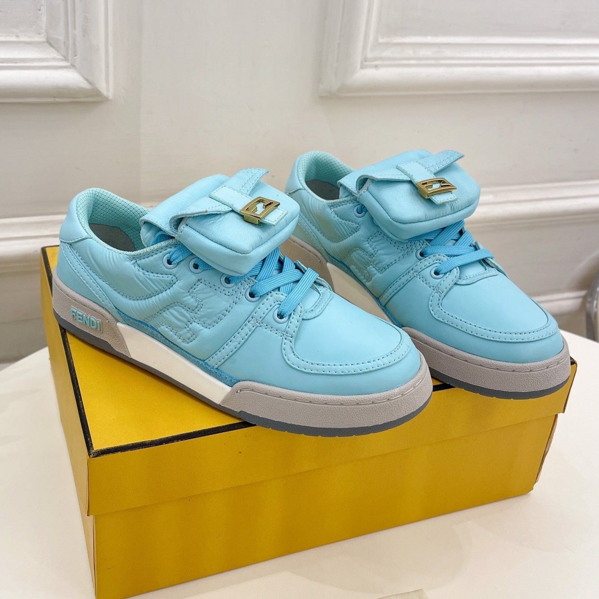 Luxury FendiLuxury FendiTRAINER SNEAKER IN SKY BLUE LAMBSKIN