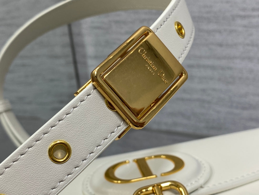 Luxury DiorMEDIUM BOBBY 22CM WHITE CALFSKIN GOLD HARDWARE