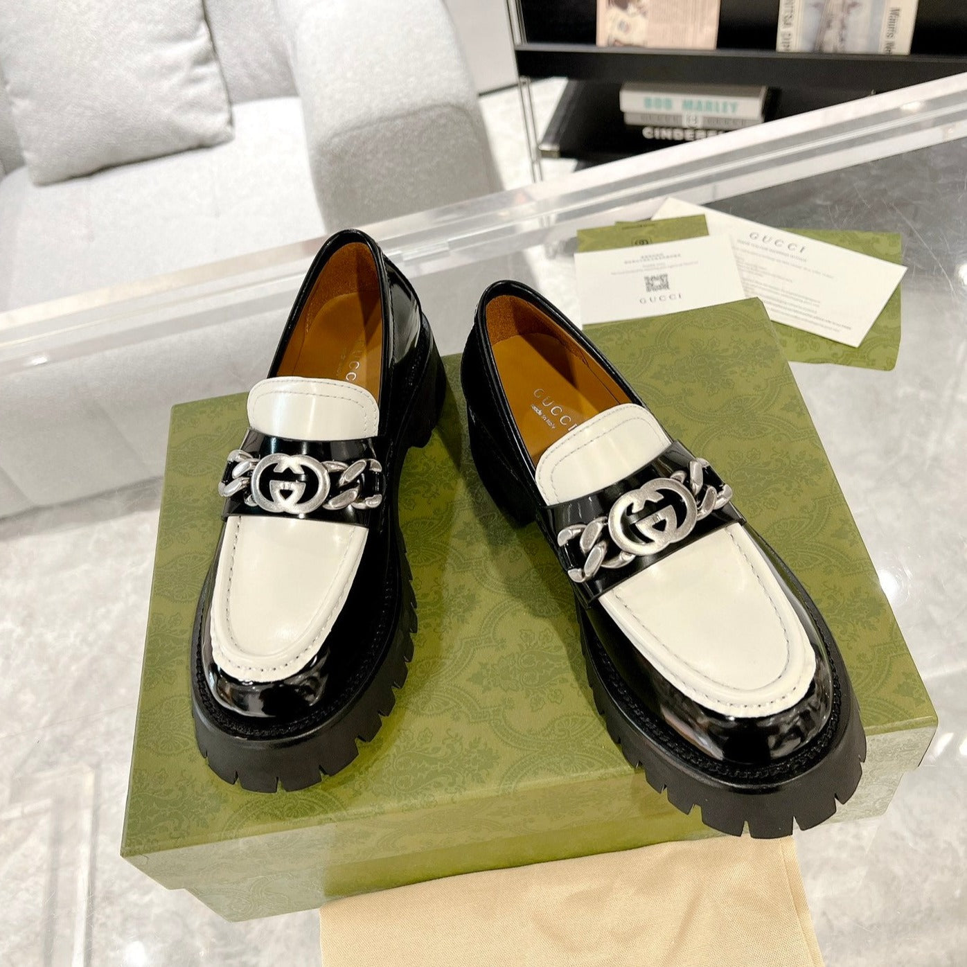 Luxury Gucci GG LOAFER WITH GG CHAINS GLOSSY BLACK AND WHITE CALFSKIN