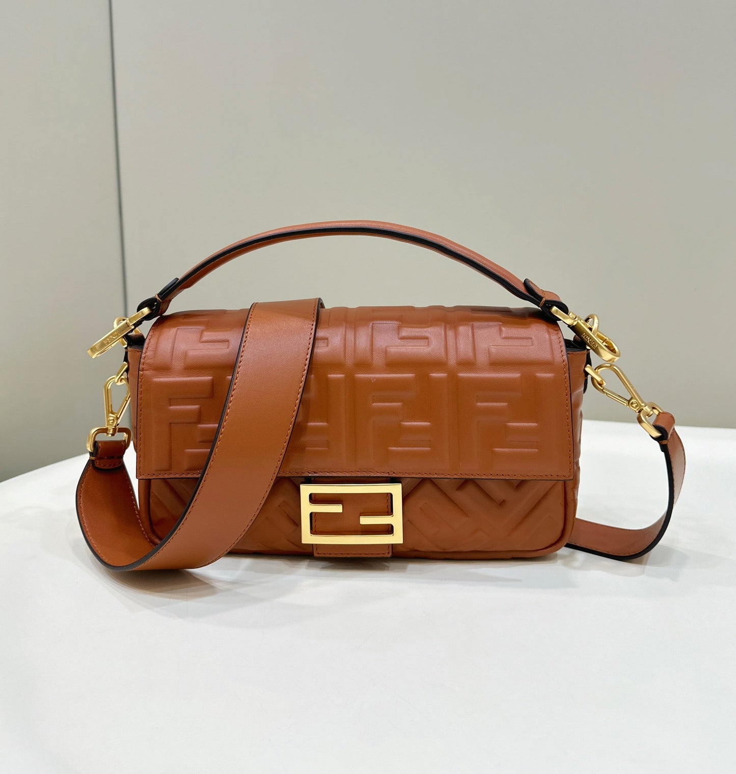 Luxury FendiBaguette 27cm Brown Lambskin Gold Hardware