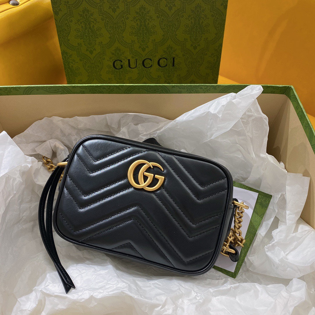 Luxury Gucci GG MINI 18 MARMONT MATELASSÉ BLACK CALFSKIN WITH GOLDEN LOGO