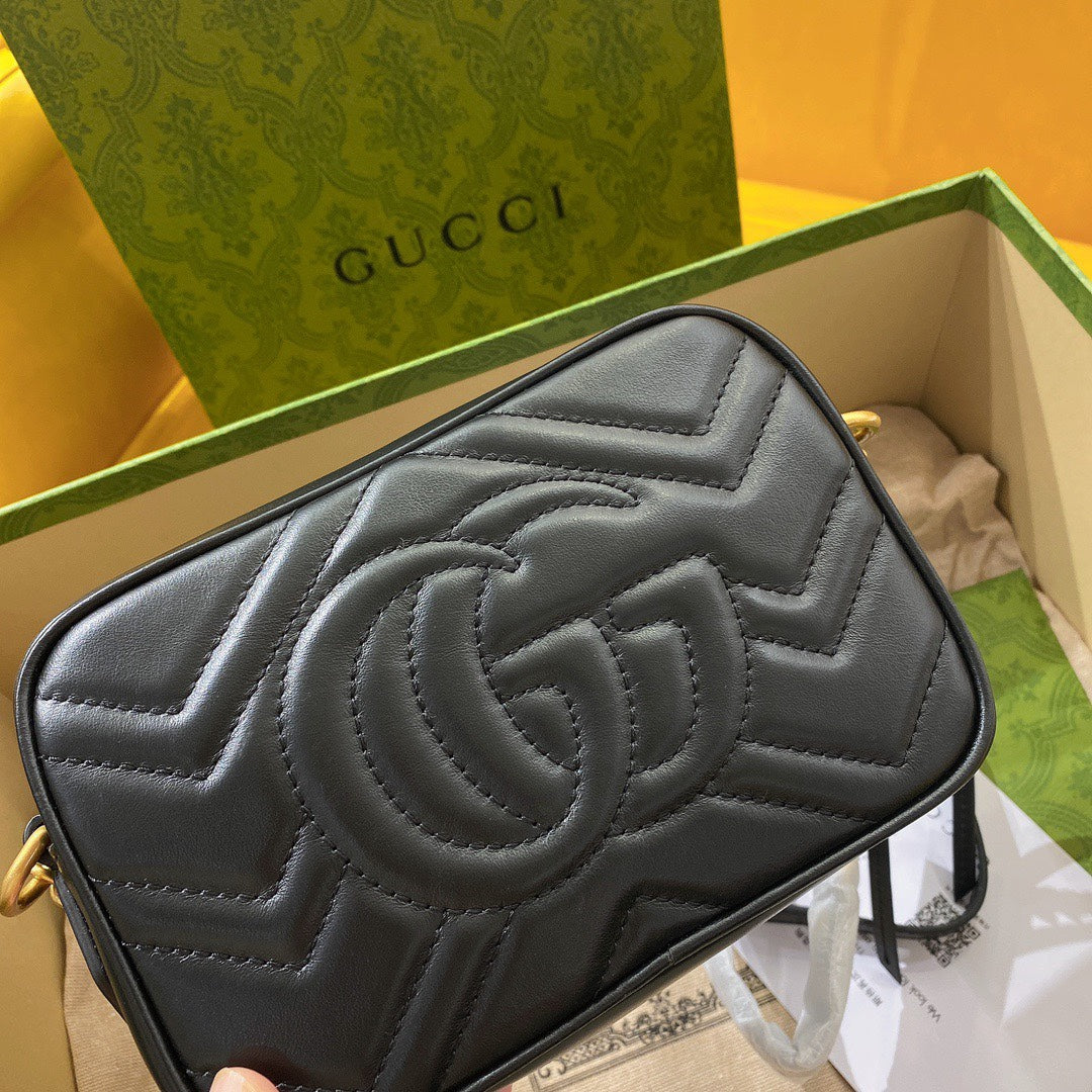 Luxury Gucci GG MINI 18 MARMONT MATELASSÉ BLACK CALFSKIN WITH GOLDEN LOGO