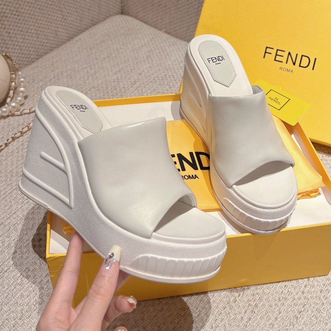 Luxury FendiLuxury FendiBAGUETTE WEDGE PLATFORM  85MM IN WHITE CALFSKIN