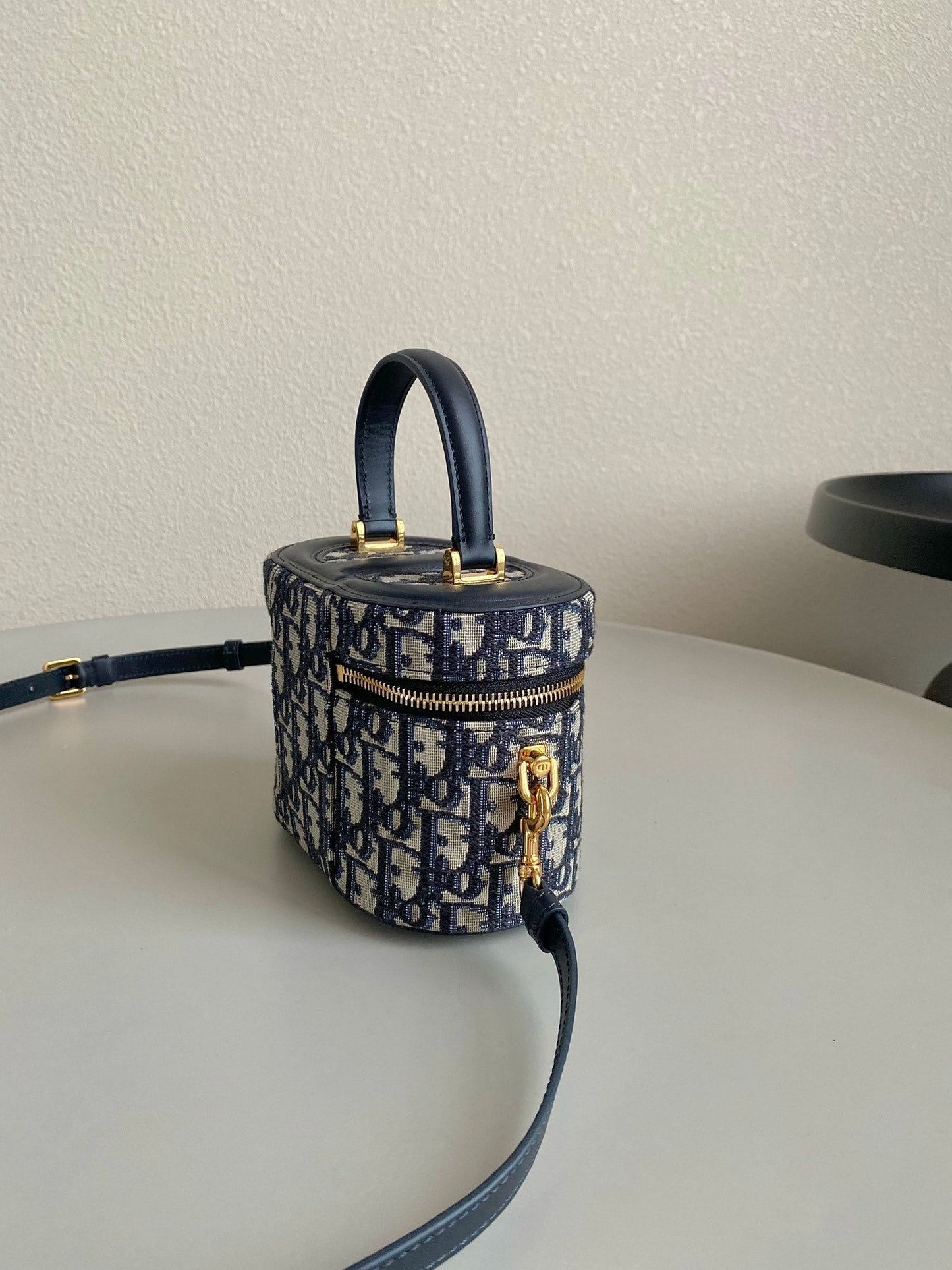 Luxury DiorSIGNATURE VANITY 16 IN BLUE OBLIQUE JACQUARD