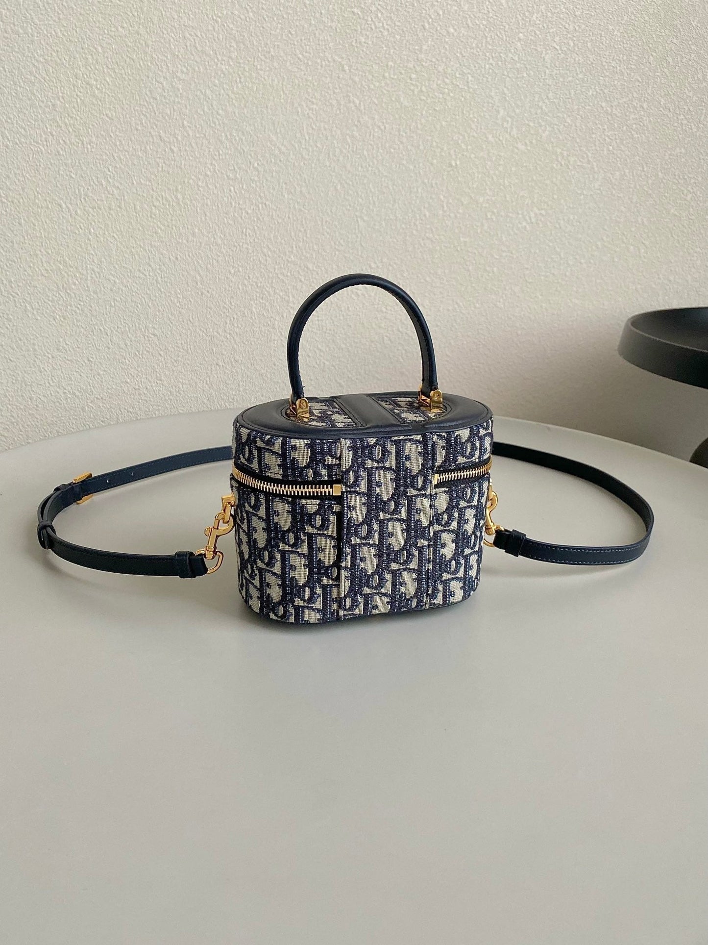 Luxury DiorSIGNATURE VANITY 16 IN BLUE OBLIQUE JACQUARD