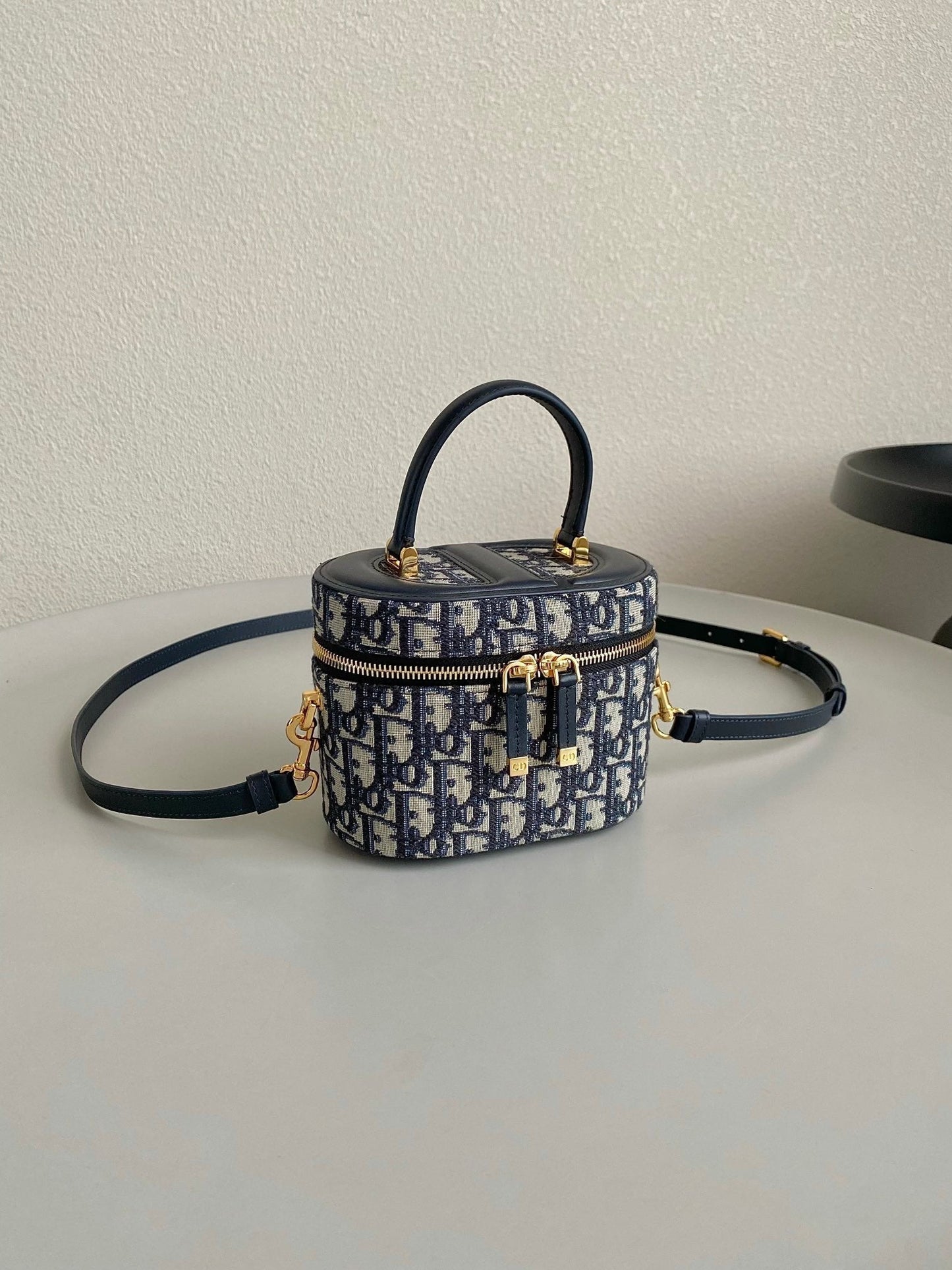 Luxury DiorSIGNATURE VANITY 16 IN BLUE OBLIQUE JACQUARD