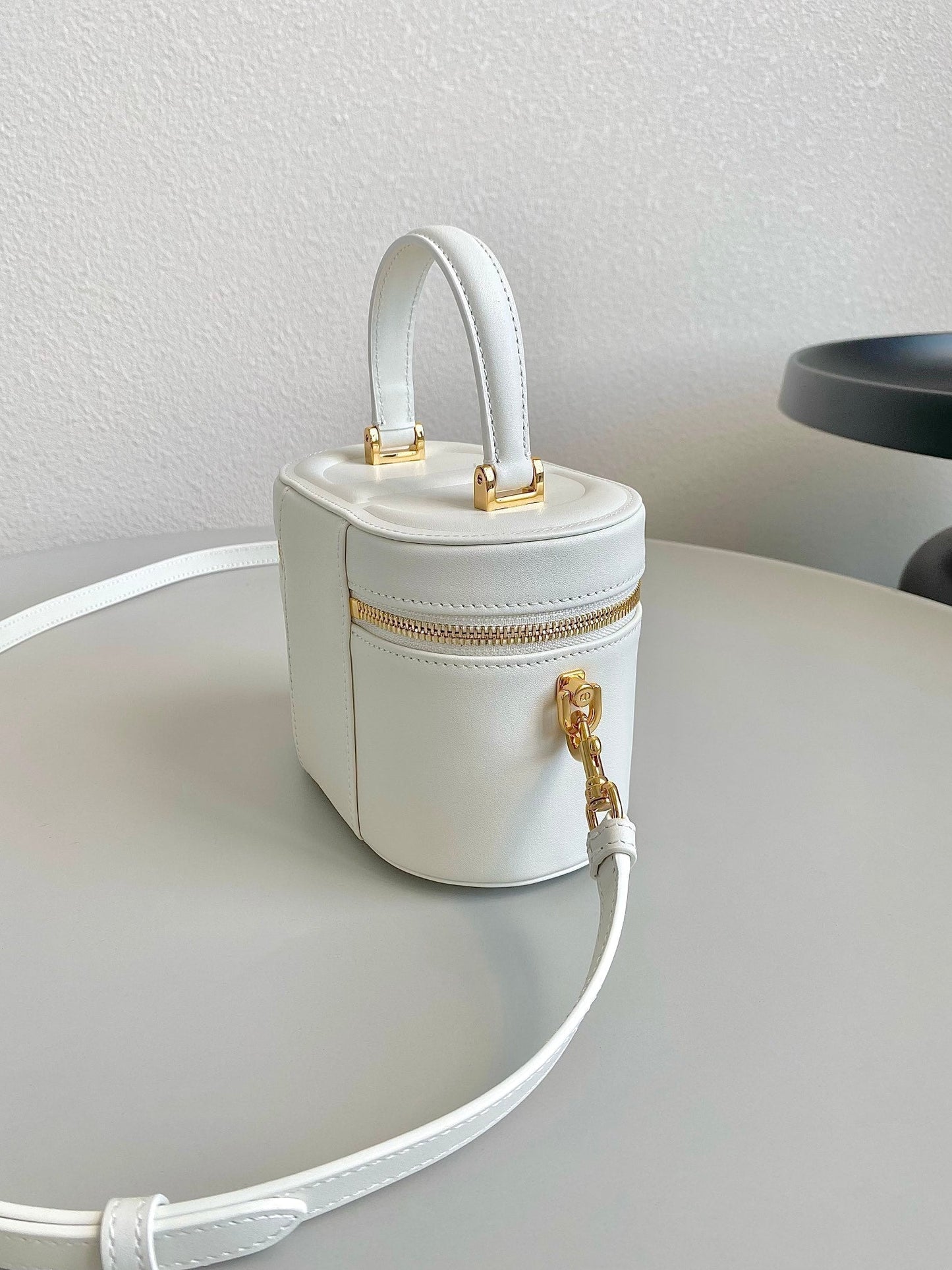 Luxury DiorSIGNATURE VANITY 16 IN WHITE LAMBSKIN