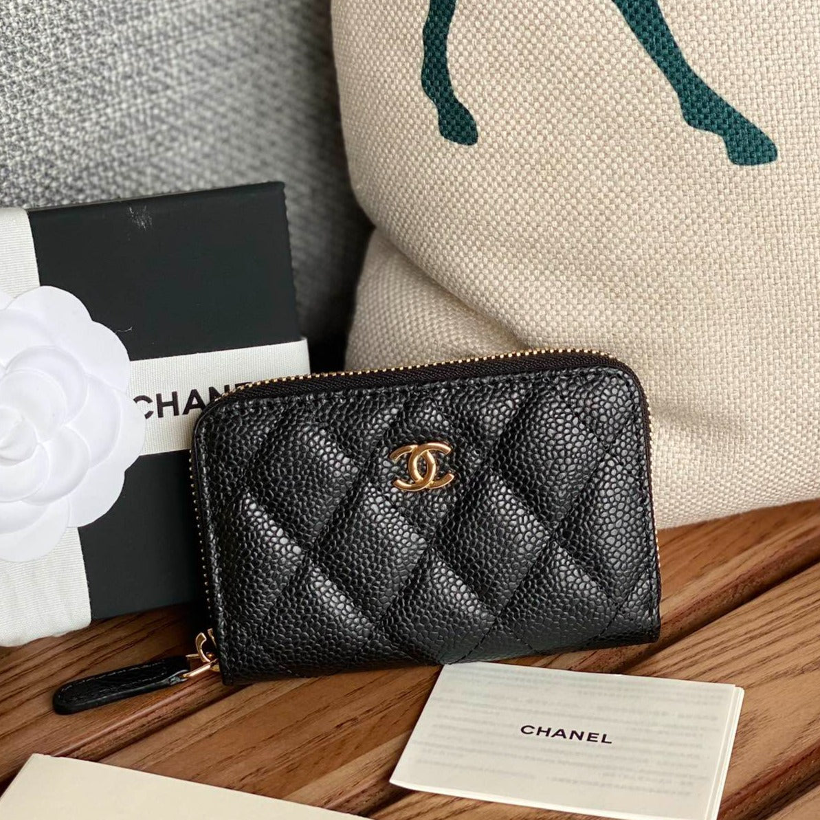 Luxury Chanel zipped wallet 7.5cm black caviar gold hardware