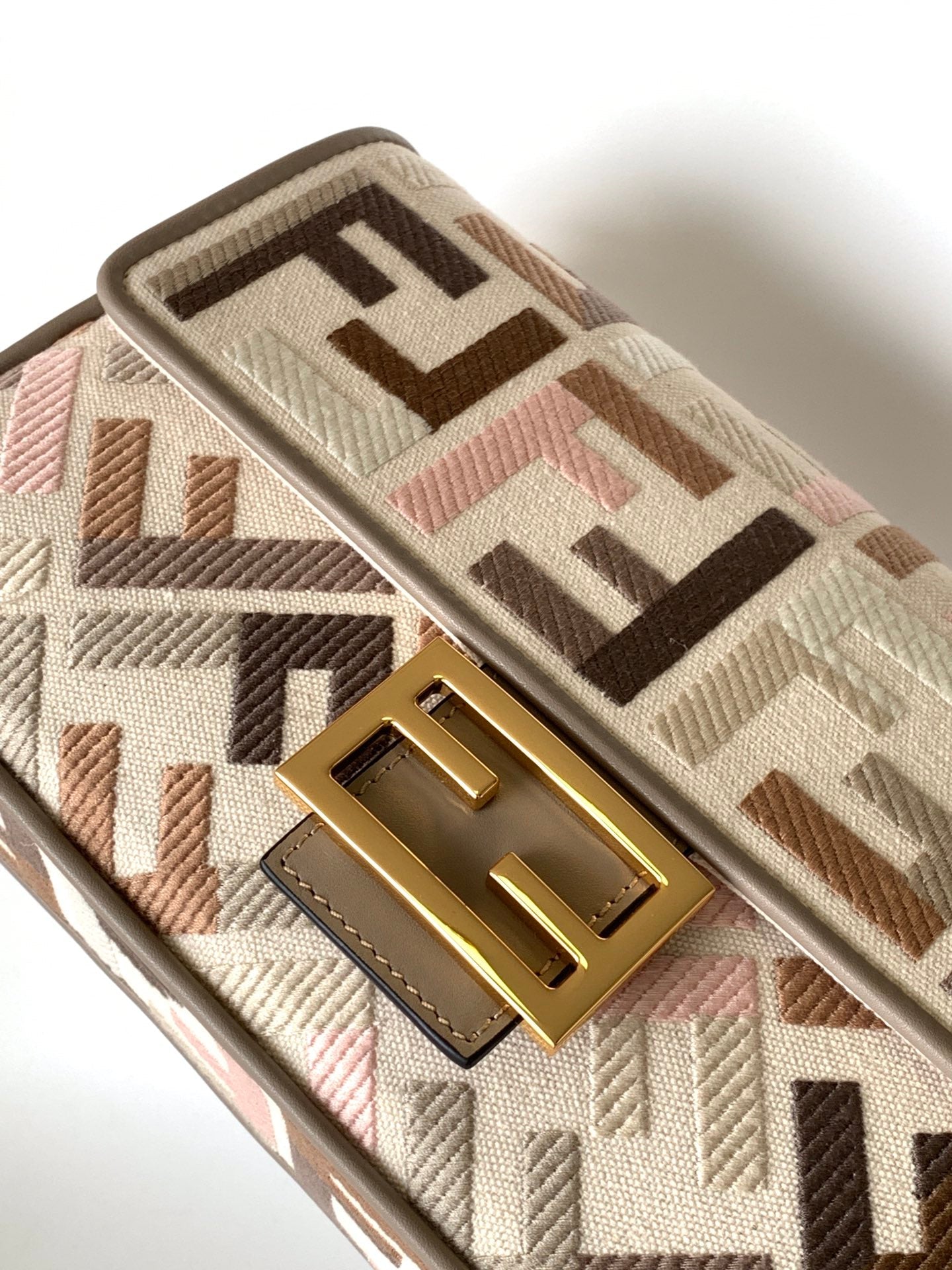 Luxury FendiFend Baguette White Brown and Multicolour Canvas Bag 27 with FF Embroidery Ghw