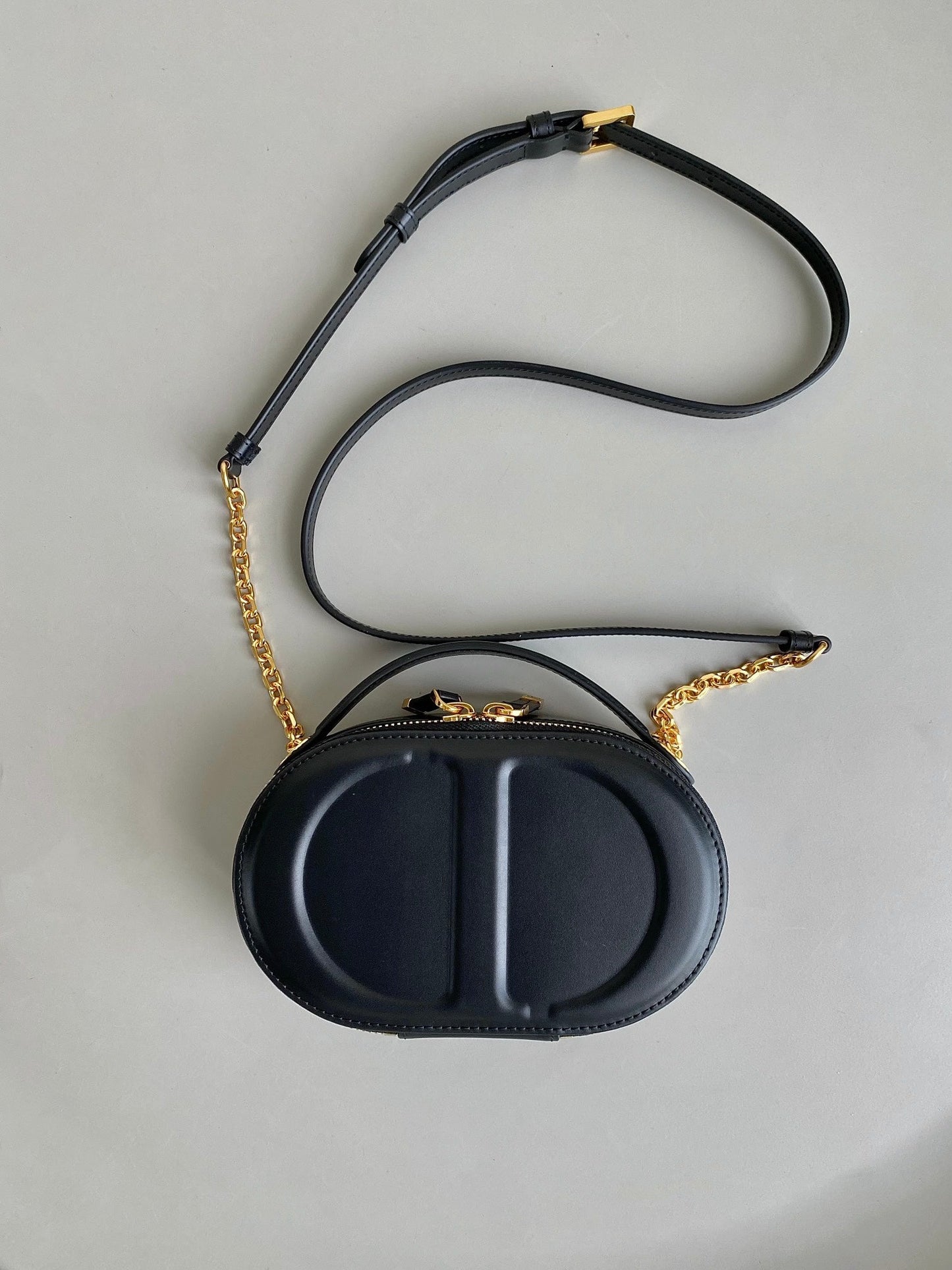 Luxury DiorSIGNATURE 18 OVAL BAG IN BLACK CALFSKIN