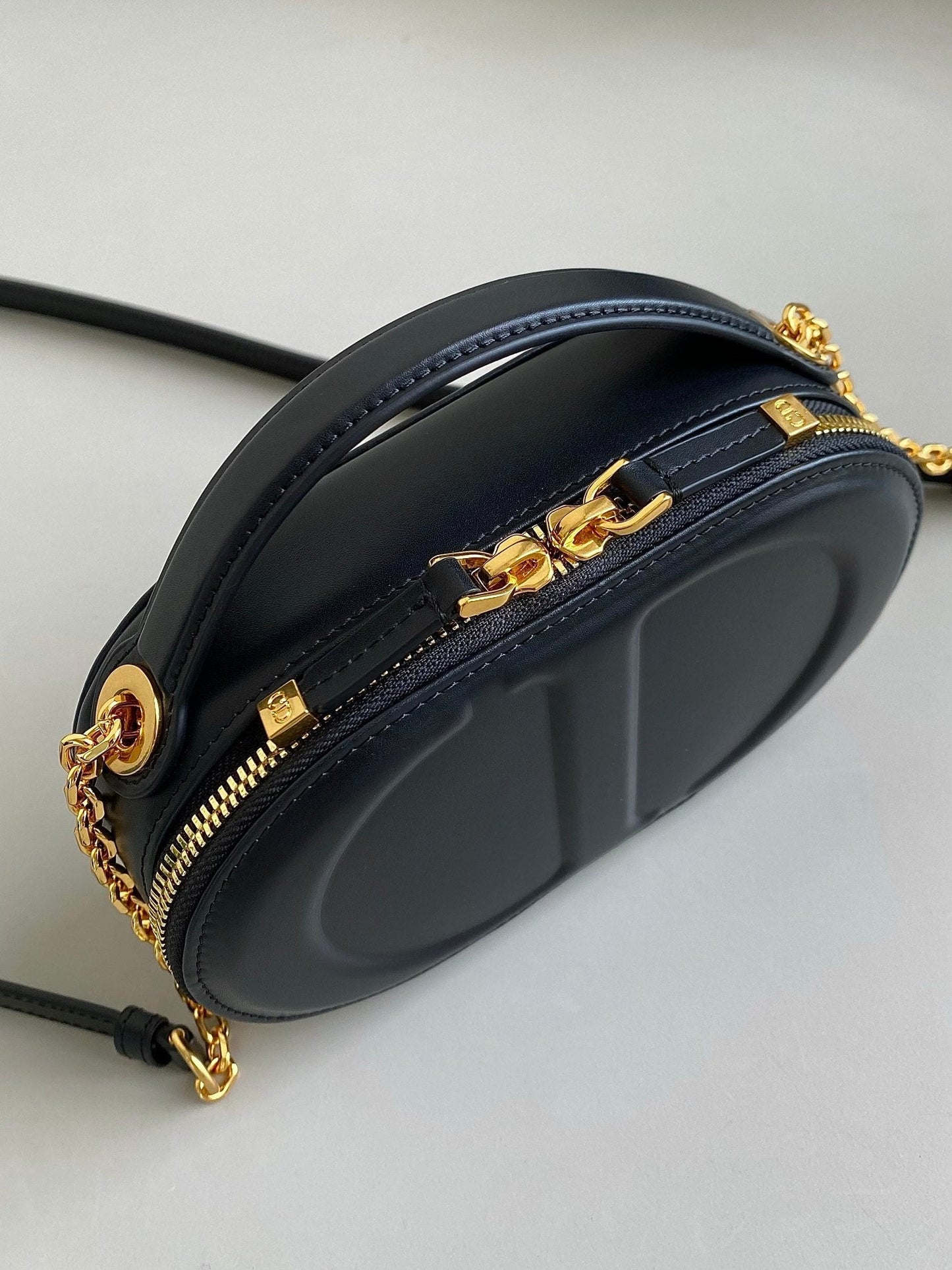 Luxury DiorSIGNATURE 18 OVAL BAG IN BLACK CALFSKIN