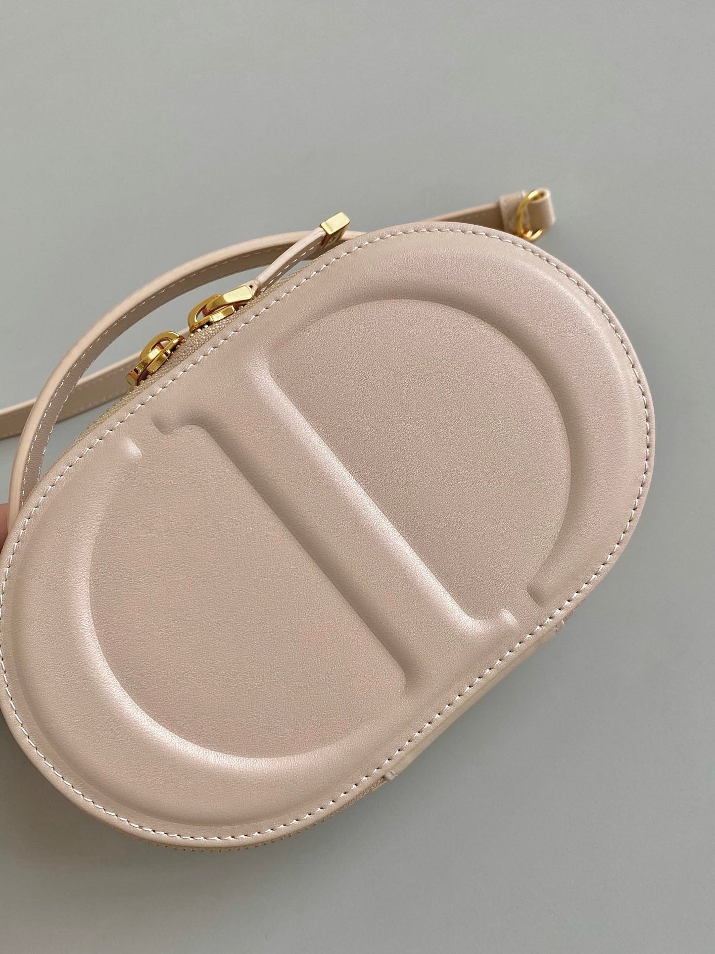 Luxury DiorSIGNATURE 18 OVAL BAG IN BEIGE CALFSKIN