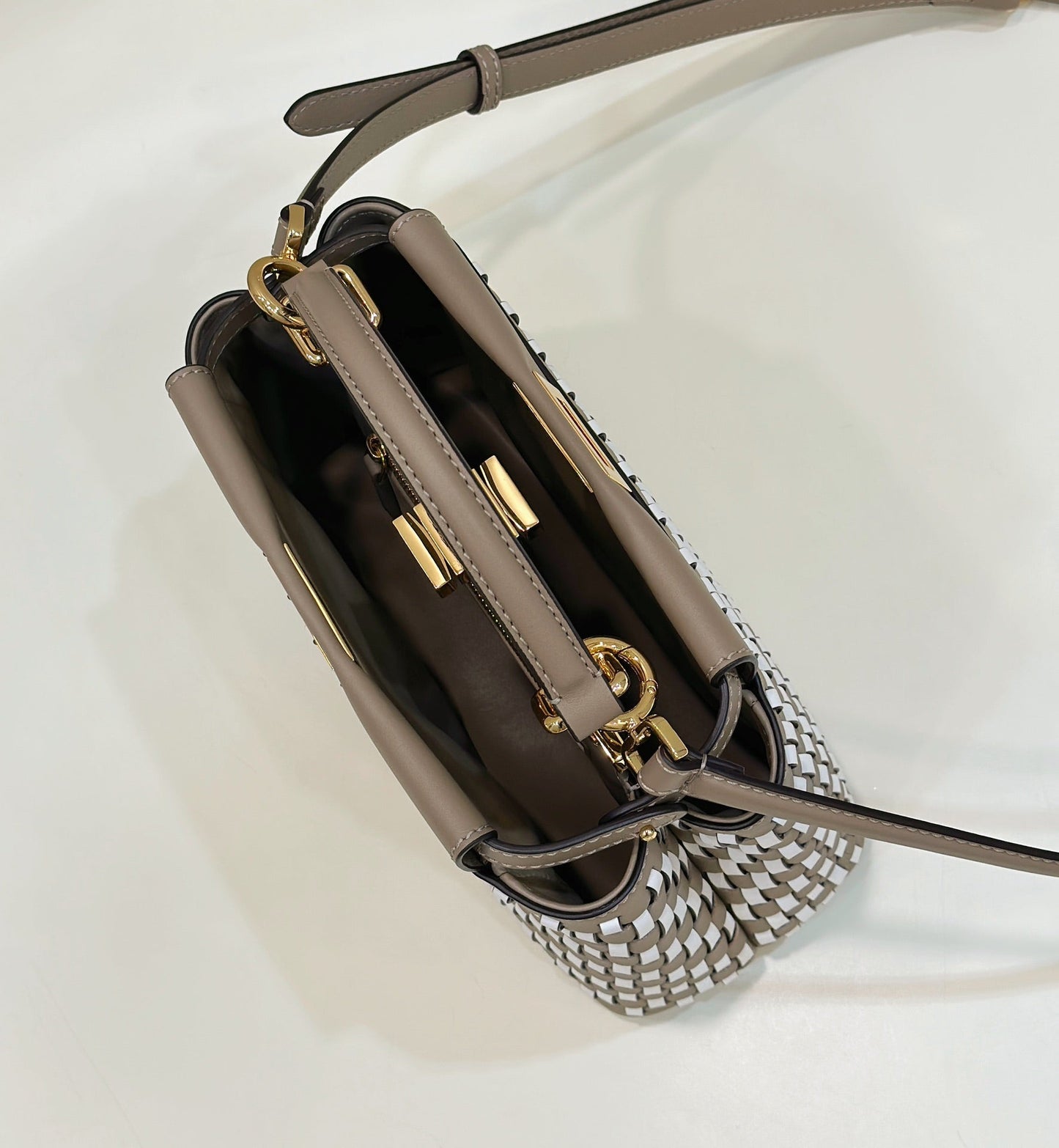 Luxury FendiPEEKABOO 24 IN WHITE MIX BROWN INTERLACED CALFSKIN GOLD HARDWARE