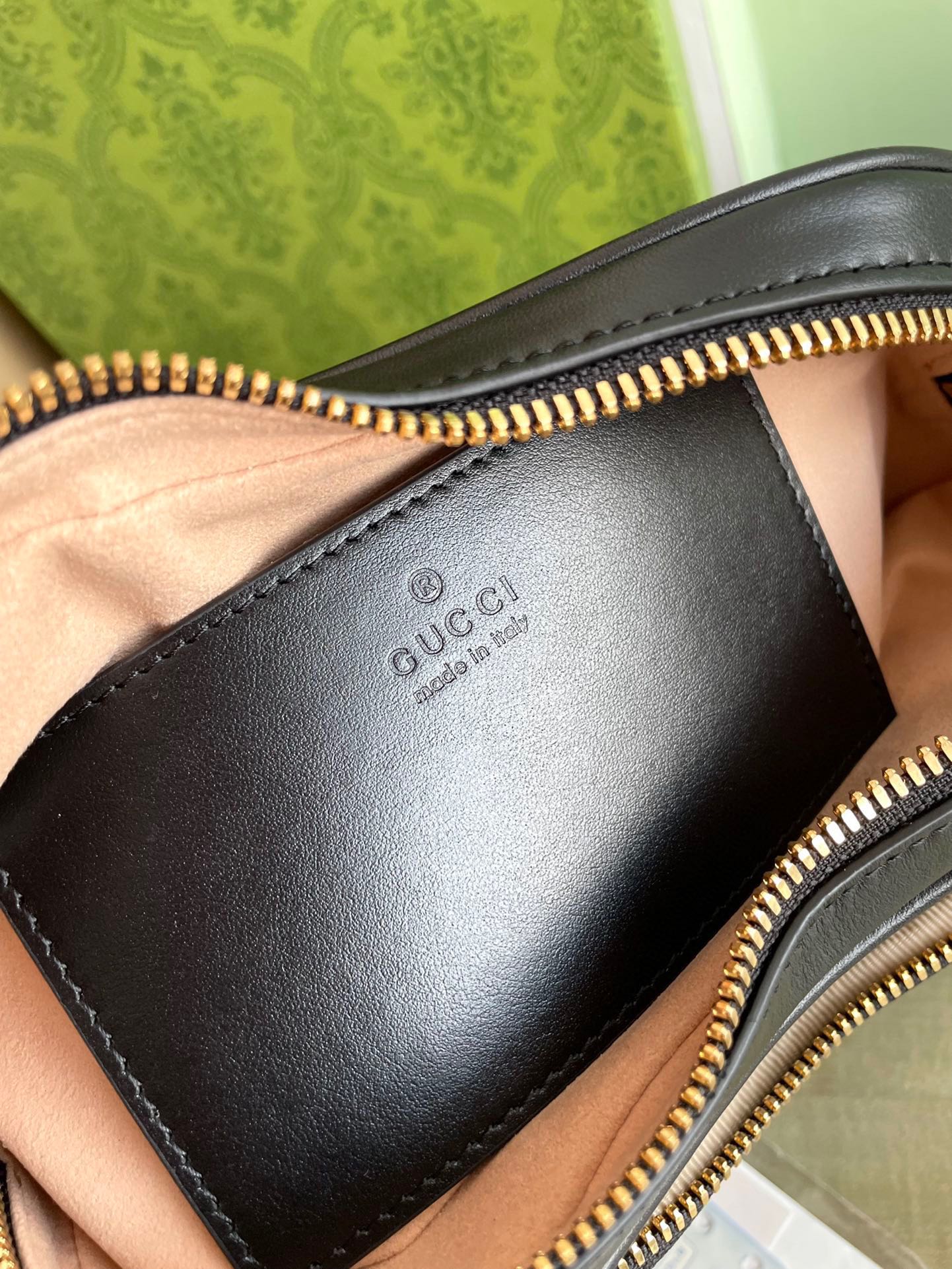 Luxury Gucci MARMONT HEART BAG 20 IN BLACK CALFSKIN GOLD HARDWARE