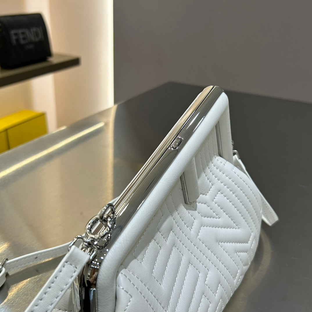 Luxury FendiLuxury FendiFIRST MINI 25 IN WHITE CALFSKIN BAG SILVER HARDWARE