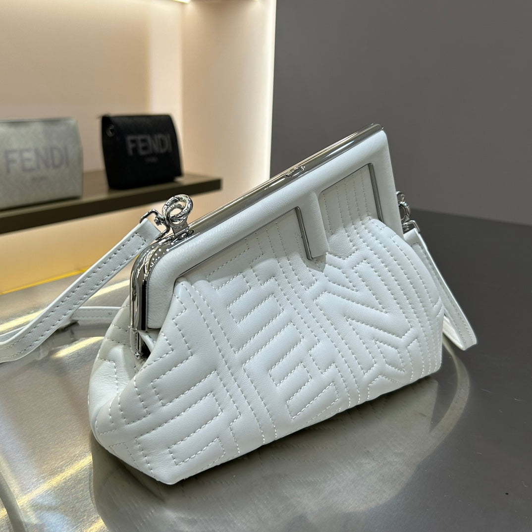 Luxury FendiLuxury FendiFIRST MINI 25 IN WHITE CALFSKIN BAG SILVER HARDWARE