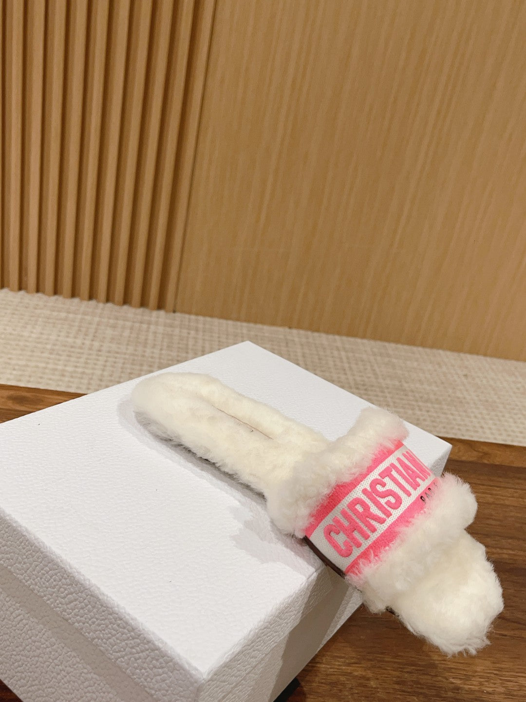 Luxury DiorDway Slide White Pink Fleece Lining And Canvas Fabric