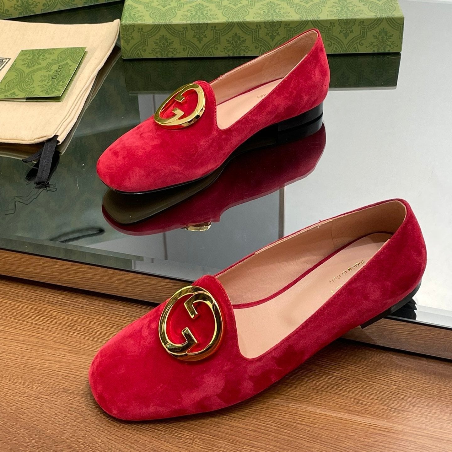 Luxury Gucci BLONDIE LOGO-PLAQUE LOAFERS IN CRIMSON RED SUEDE