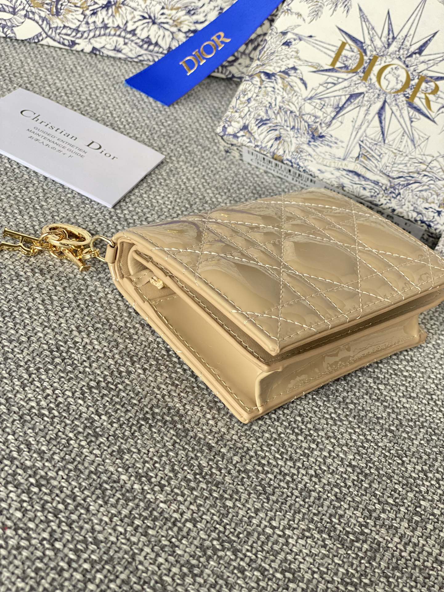 Luxury DiorCaro 11cm Compact Wallet Shiny Beige Calfskin