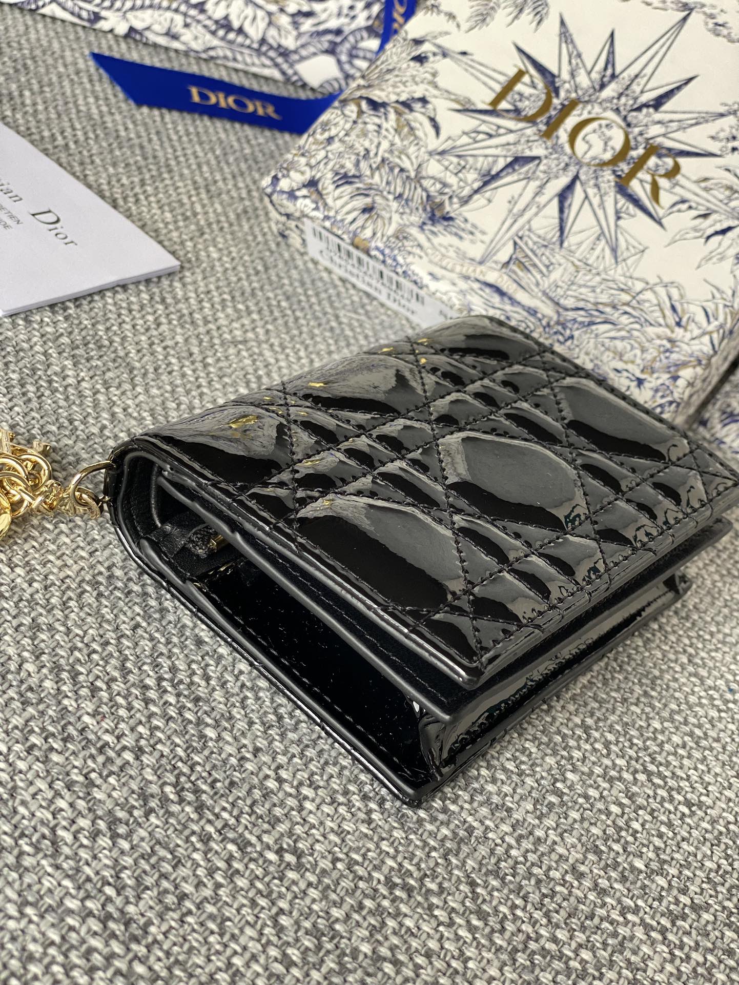 Luxury DiorCaro 11cm Compact Wallet Shiny Black Calfskin