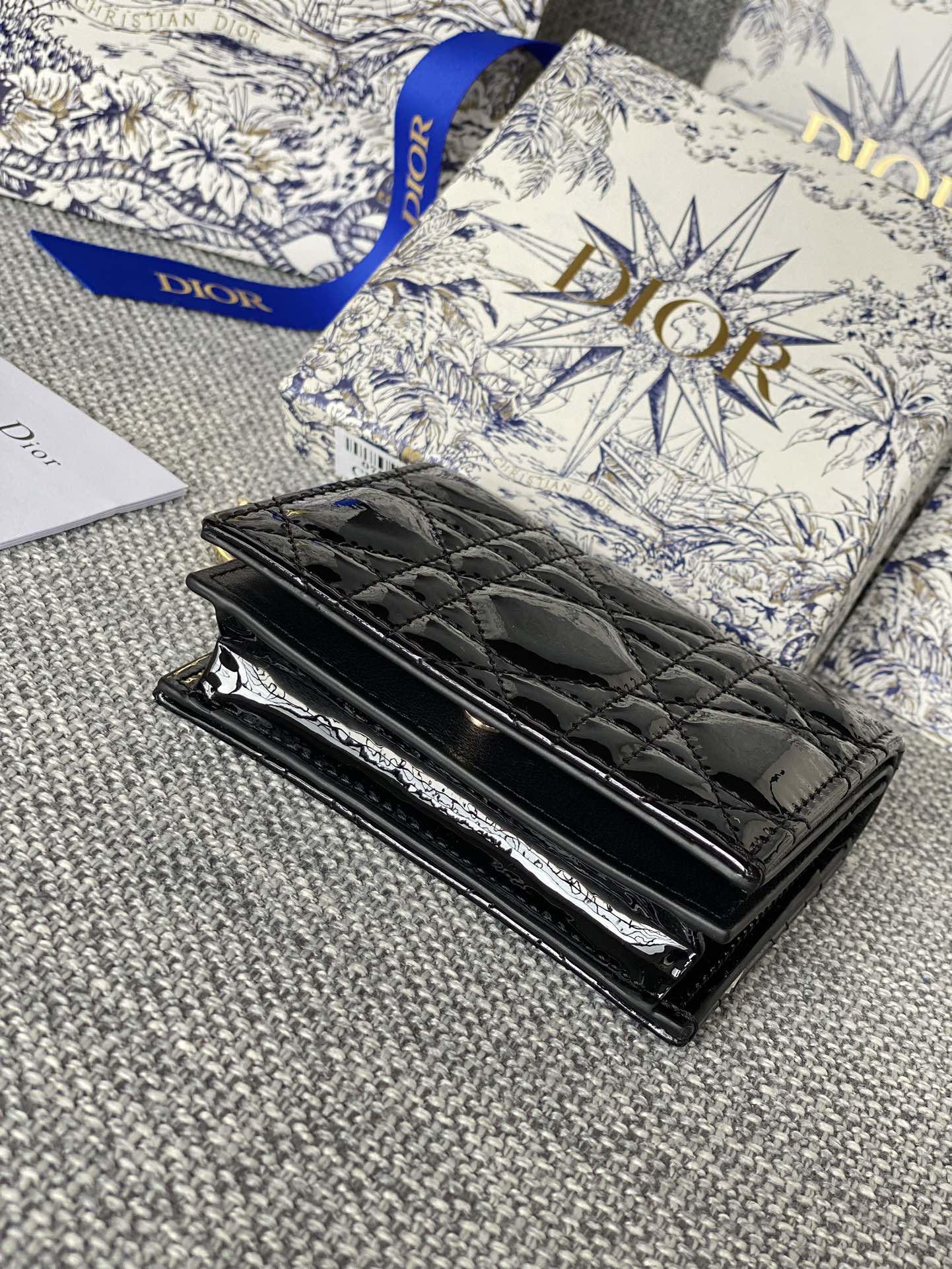 Luxury DiorCaro 11cm Compact Wallet Shiny Black Calfskin