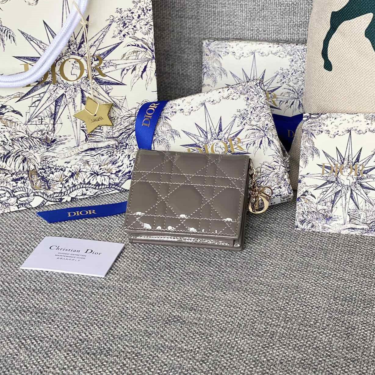 Luxury DiorCaro 11cm Compact Wallet Shiny Grey Calfskin