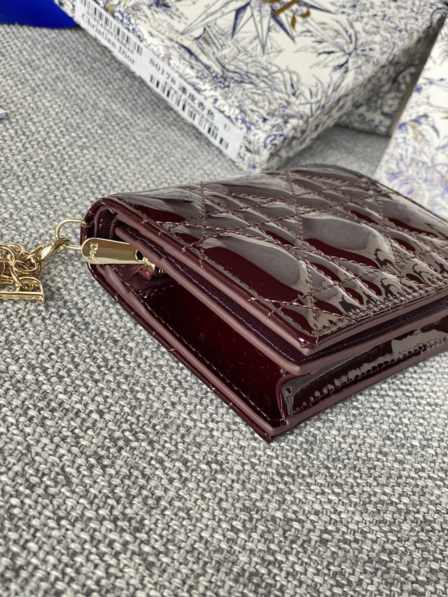 Luxury DiorCaro 11cm Compact Wallet Shiny Burgundy Calfskin