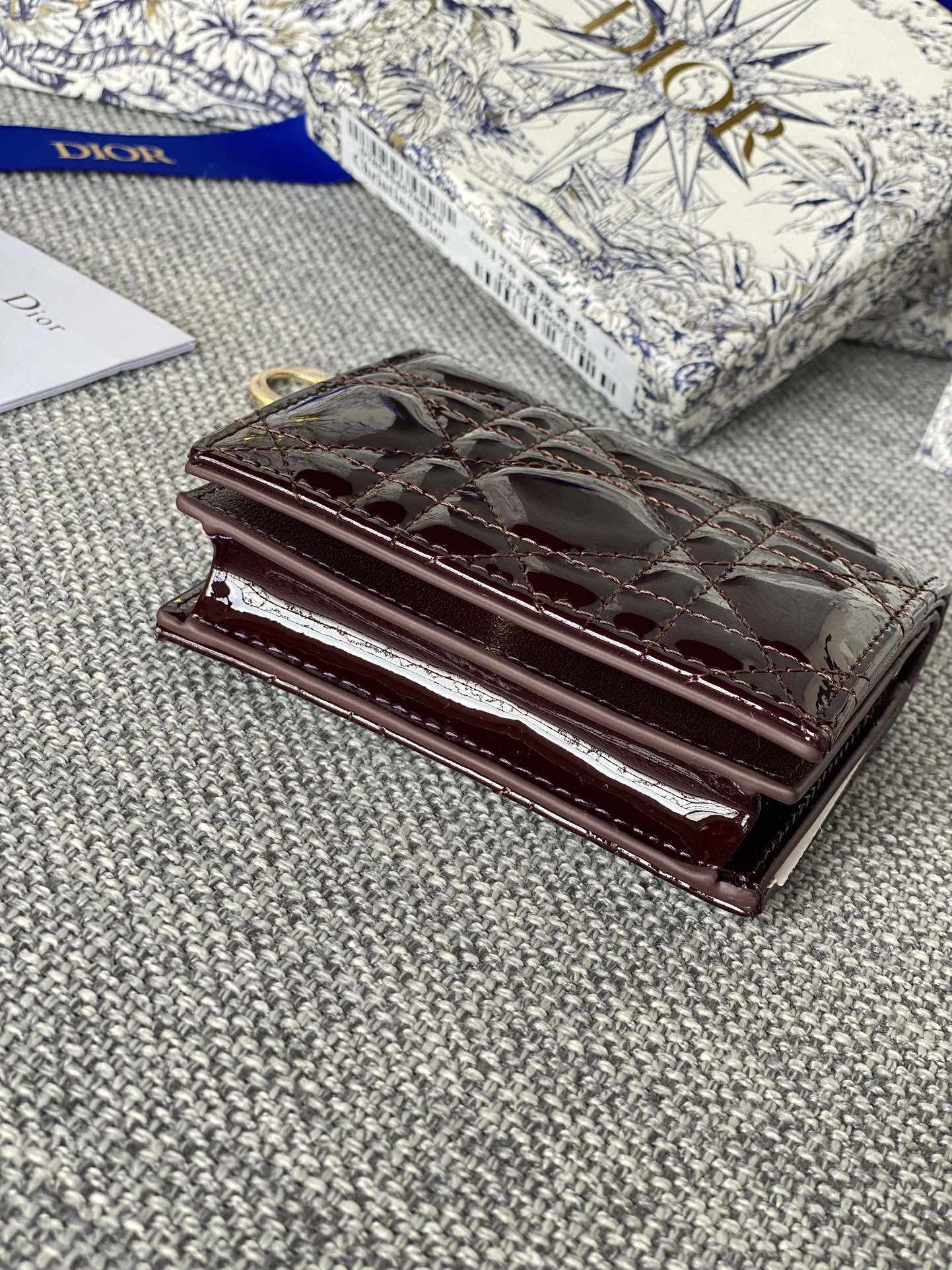 Luxury DiorCaro 11cm Compact Wallet Shiny Burgundy Calfskin