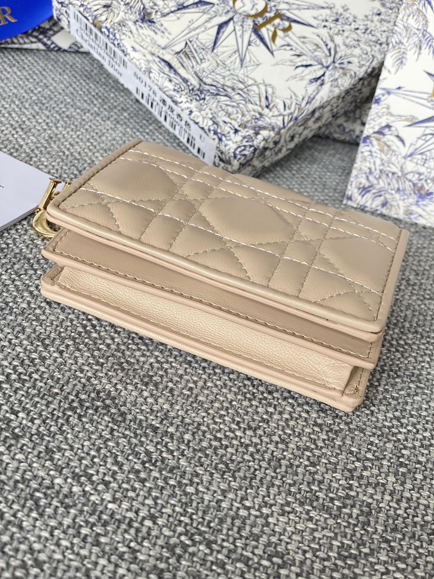 Luxury DiorCaro 11cm Compact Wallet Beige Calfskin