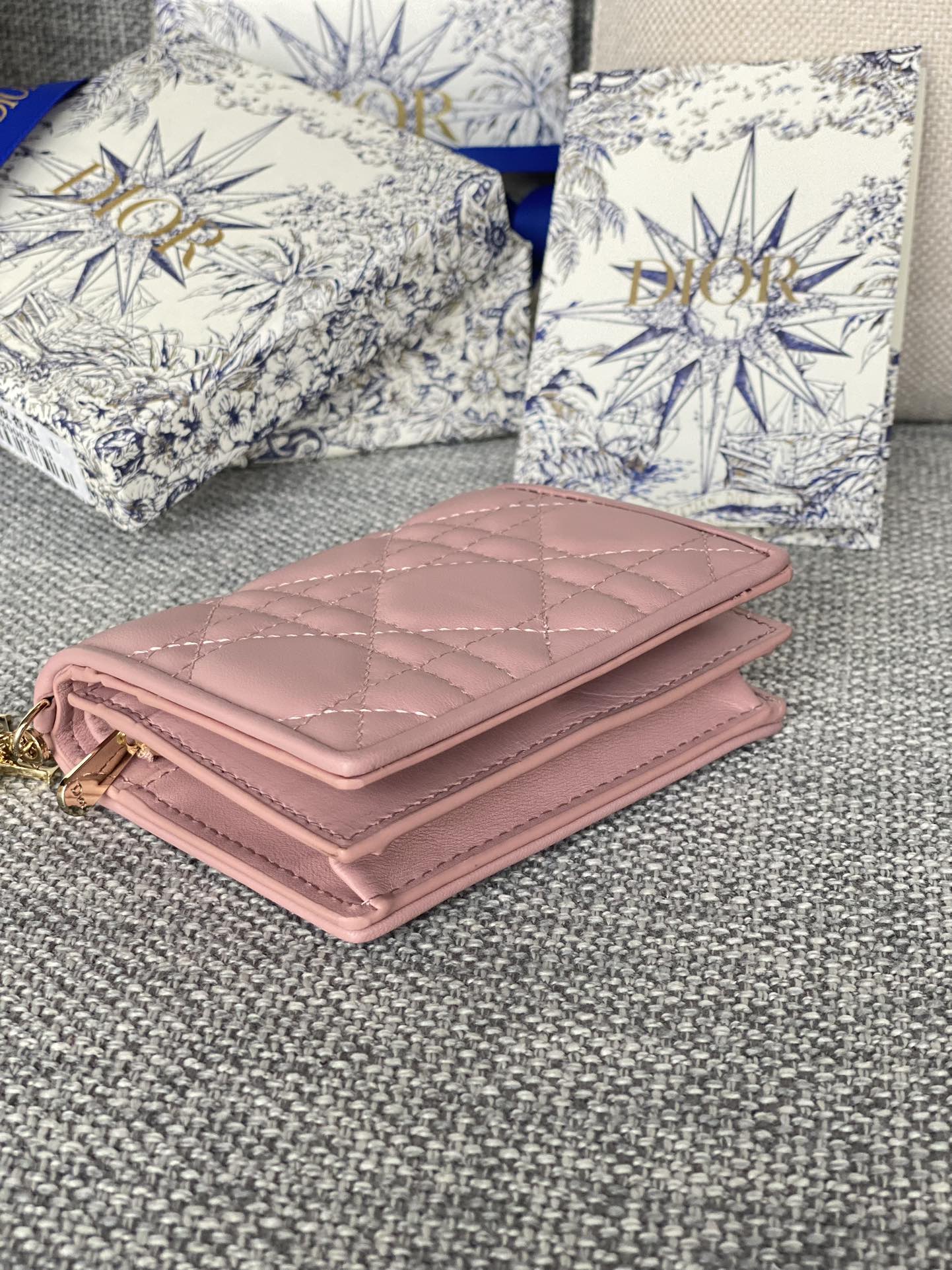 Luxury DiorCaro 11cm Compact Wallet Pink Calfskin