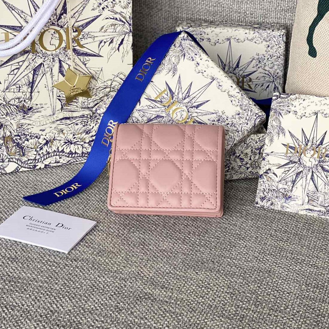 Luxury DiorCaro 11cm Compact Wallet Pink Calfskin