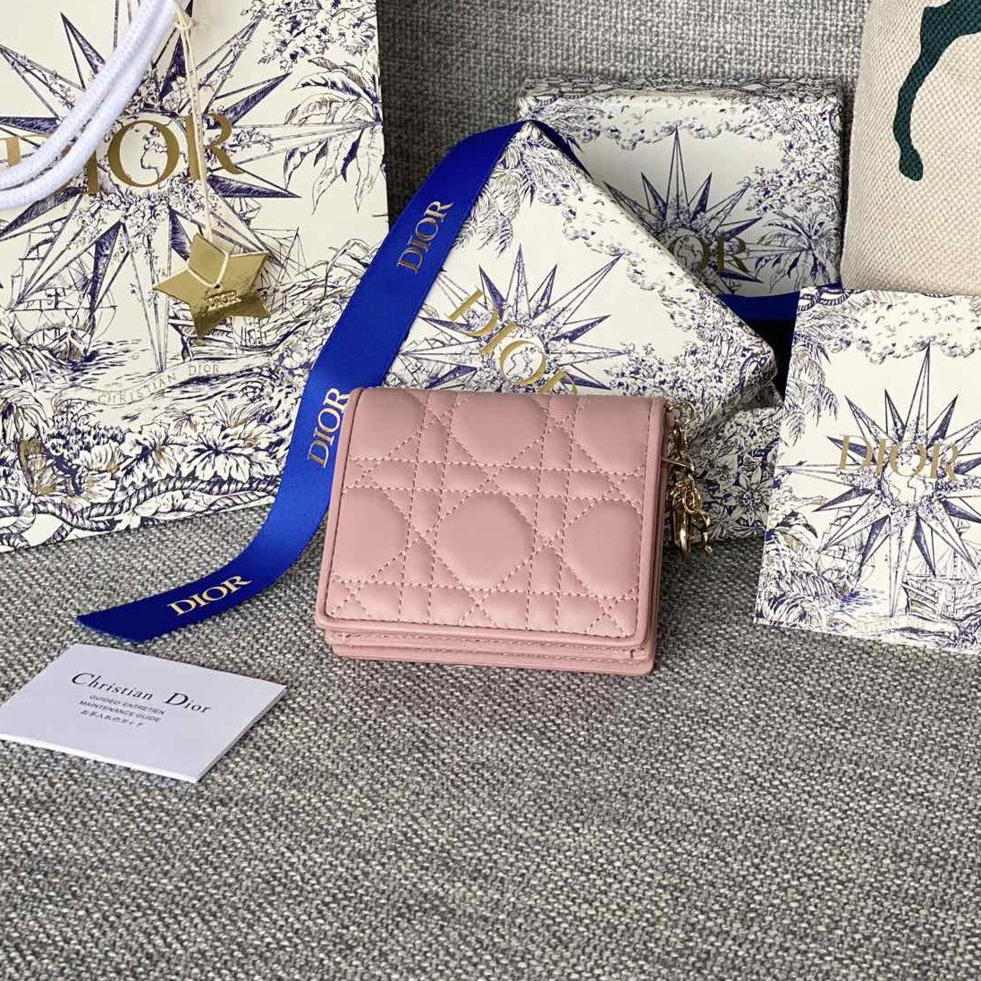 Luxury DiorCaro 11cm Compact Wallet Pink Calfskin