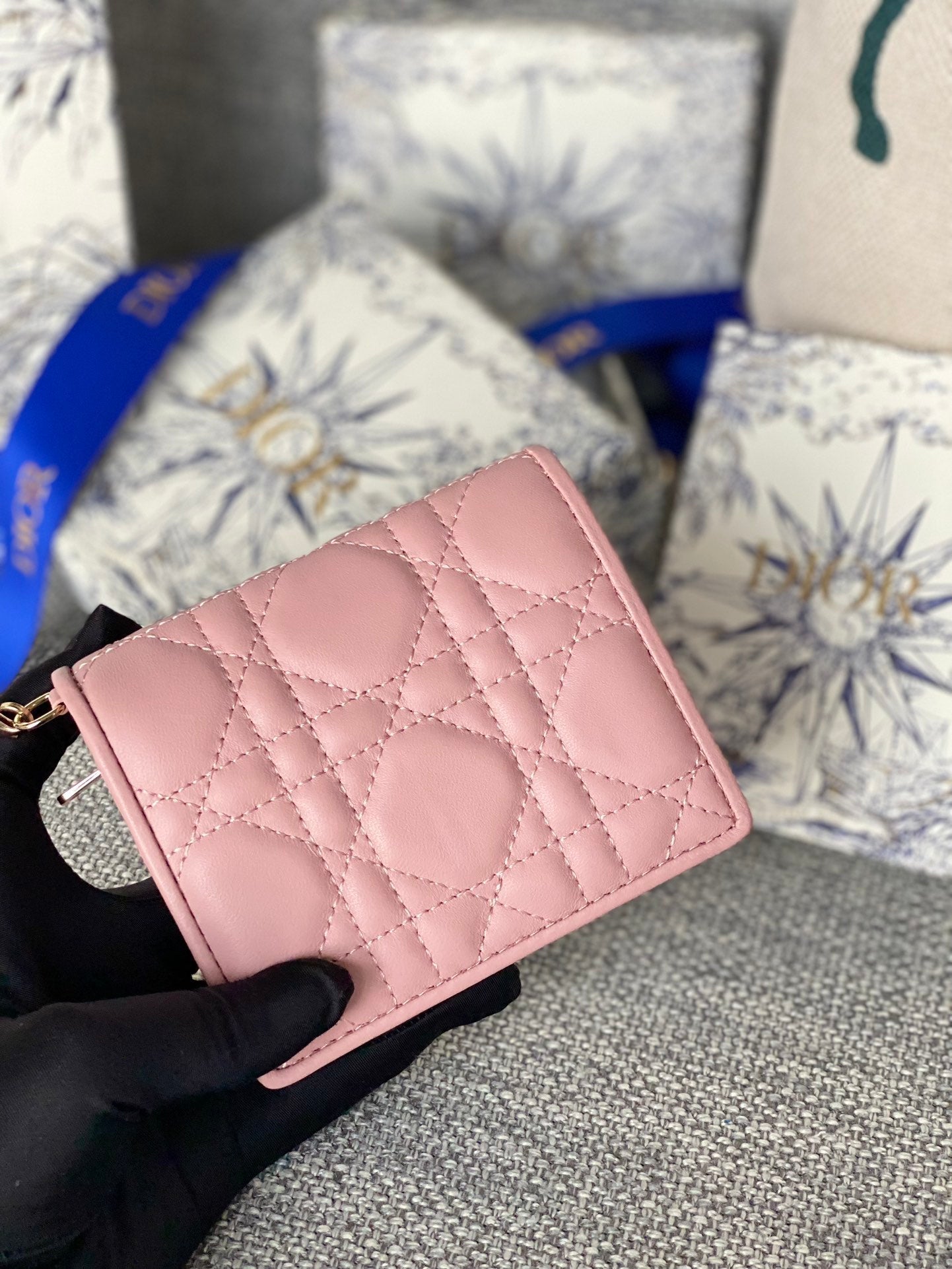Luxury DiorCaro 11cm Compact Wallet Pink Calfskin