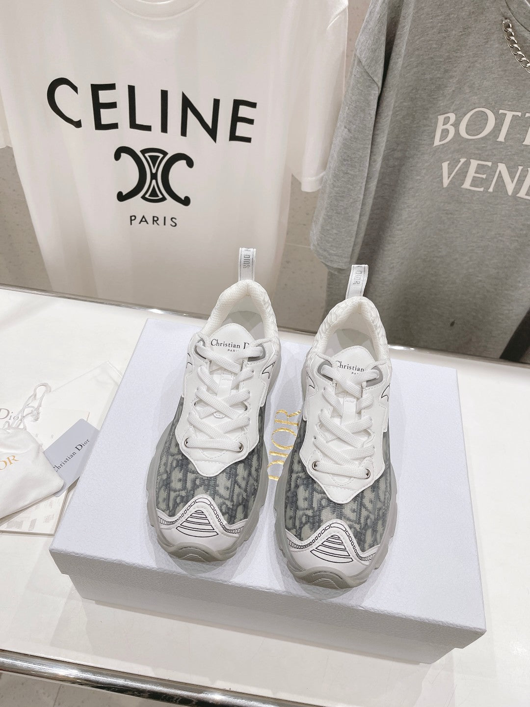 Luxury DiorVibe Sneaker White Black Polyester Mesh Fabric And Oblique Jacquard Fabric