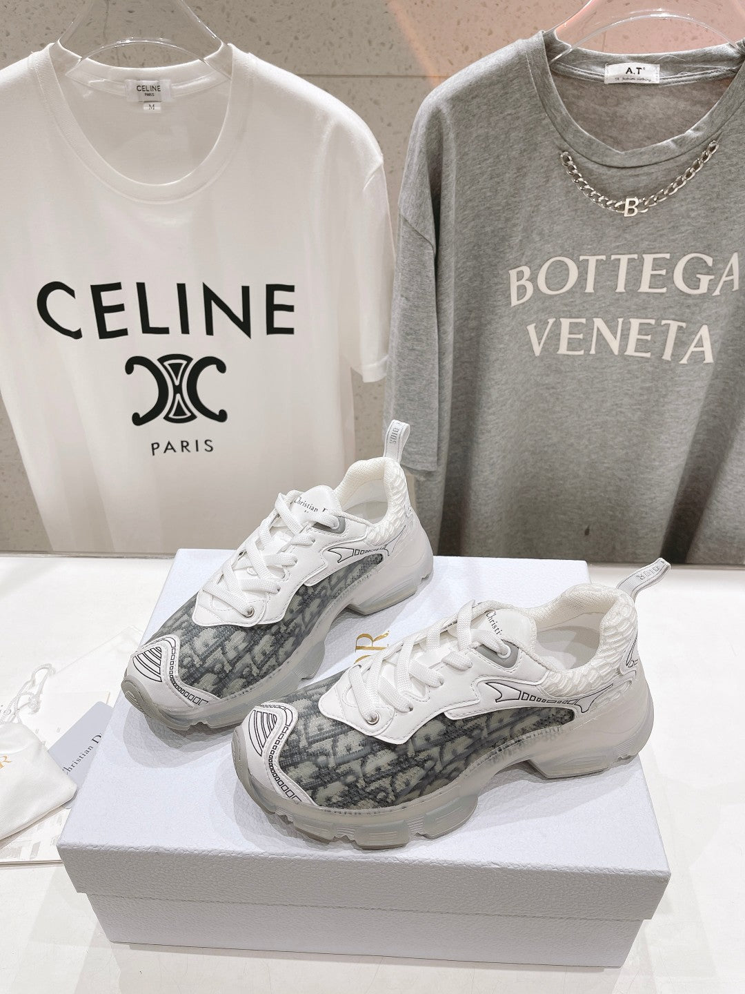 Luxury DiorVibe Sneaker White Black Polyester Mesh Fabric And Oblique Jacquard Fabric