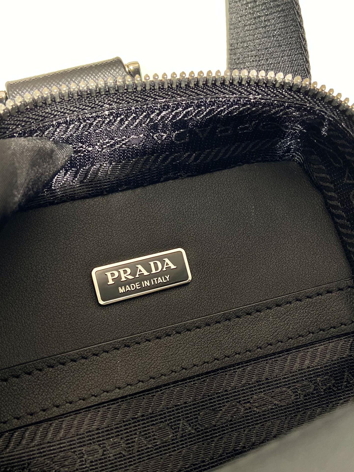 Luxury PradaCHEST BAG 20 IN BLACK SAFFIANO LEATHER