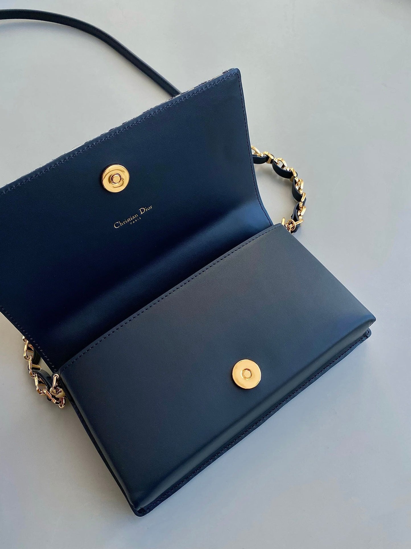 Luxury DiorSIGNATURE CHAIN BAG 21 IN BLUE OBLIQUE JACQUARD
