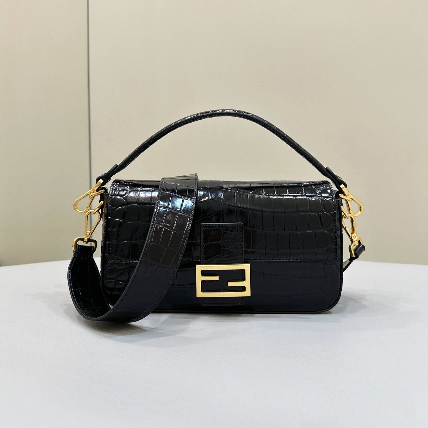 Luxury FendiBAGUETTE 27 IN BLACK CROCODILE PATTERN GLOSSY CALFSKIN GOLD HARDWARE