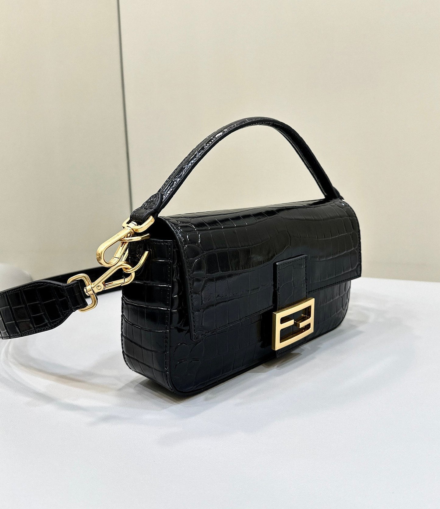 Luxury FendiBAGUETTE 27 IN BLACK CROCODILE PATTERN GLOSSY CALFSKIN GOLD HARDWARE