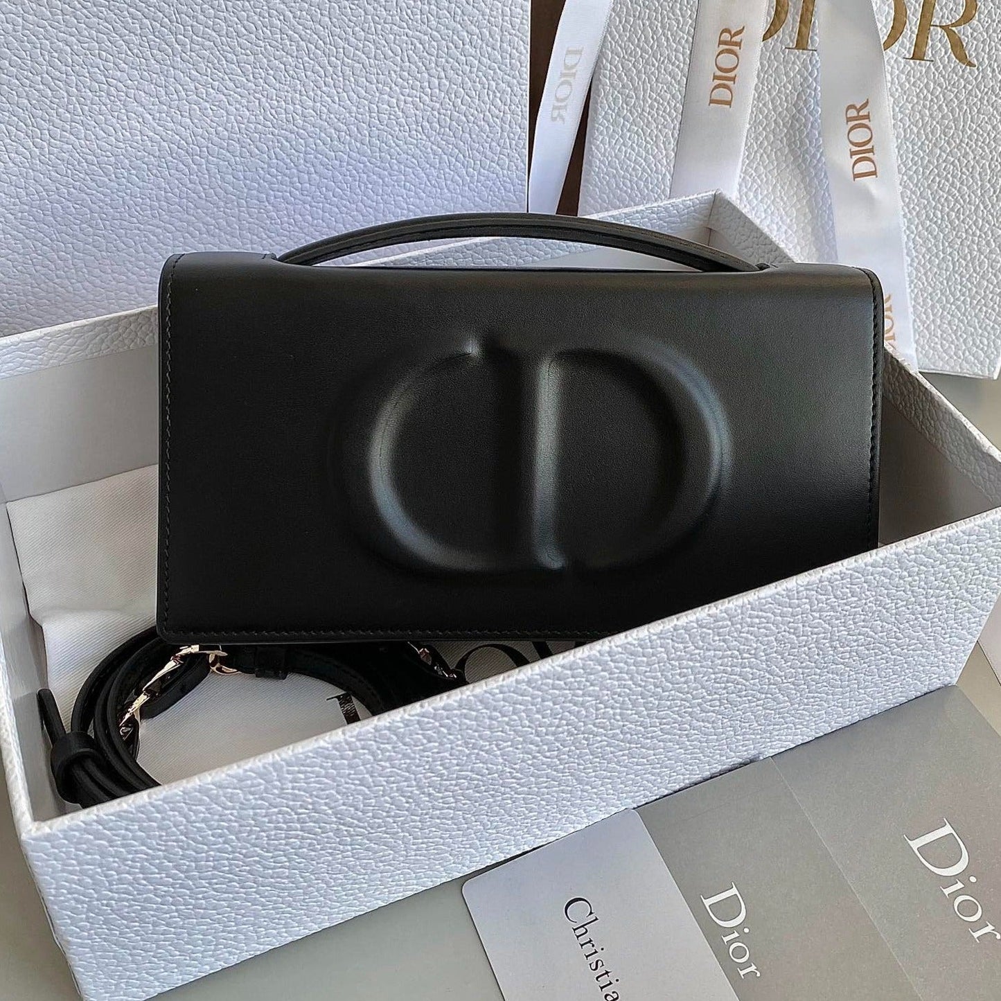 Luxury DiorSIGNATURE CHAIN BAG 21 IN BLACK CALFSKIN