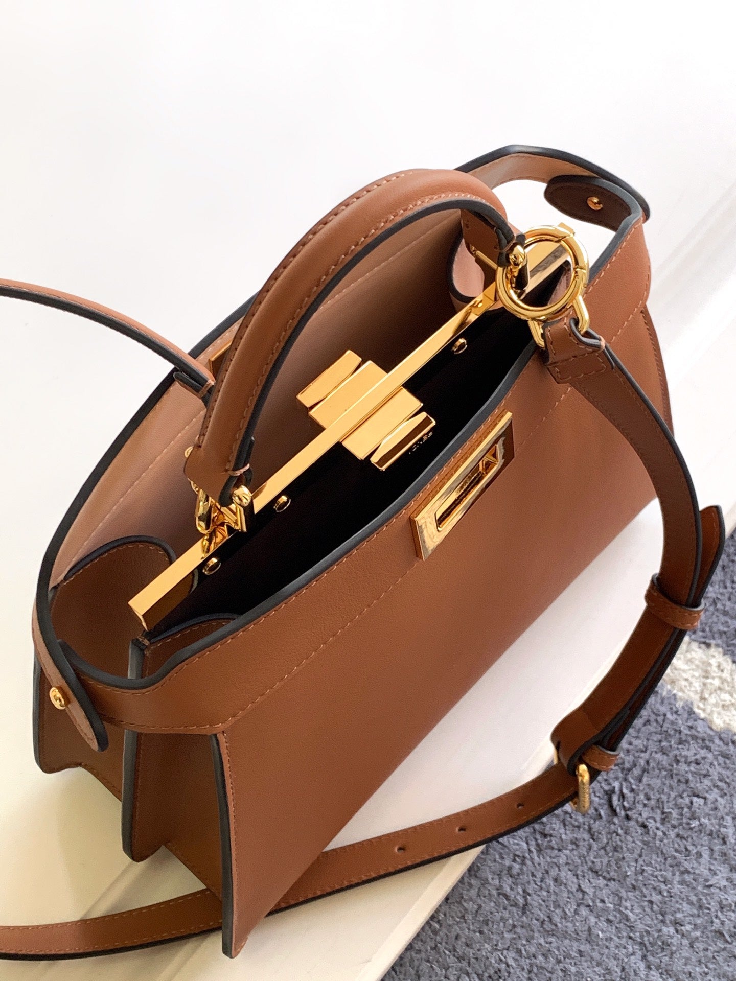 Luxury FendiPeekaboo ISeeU Small 27cm Bag gold lambskin gold hardware