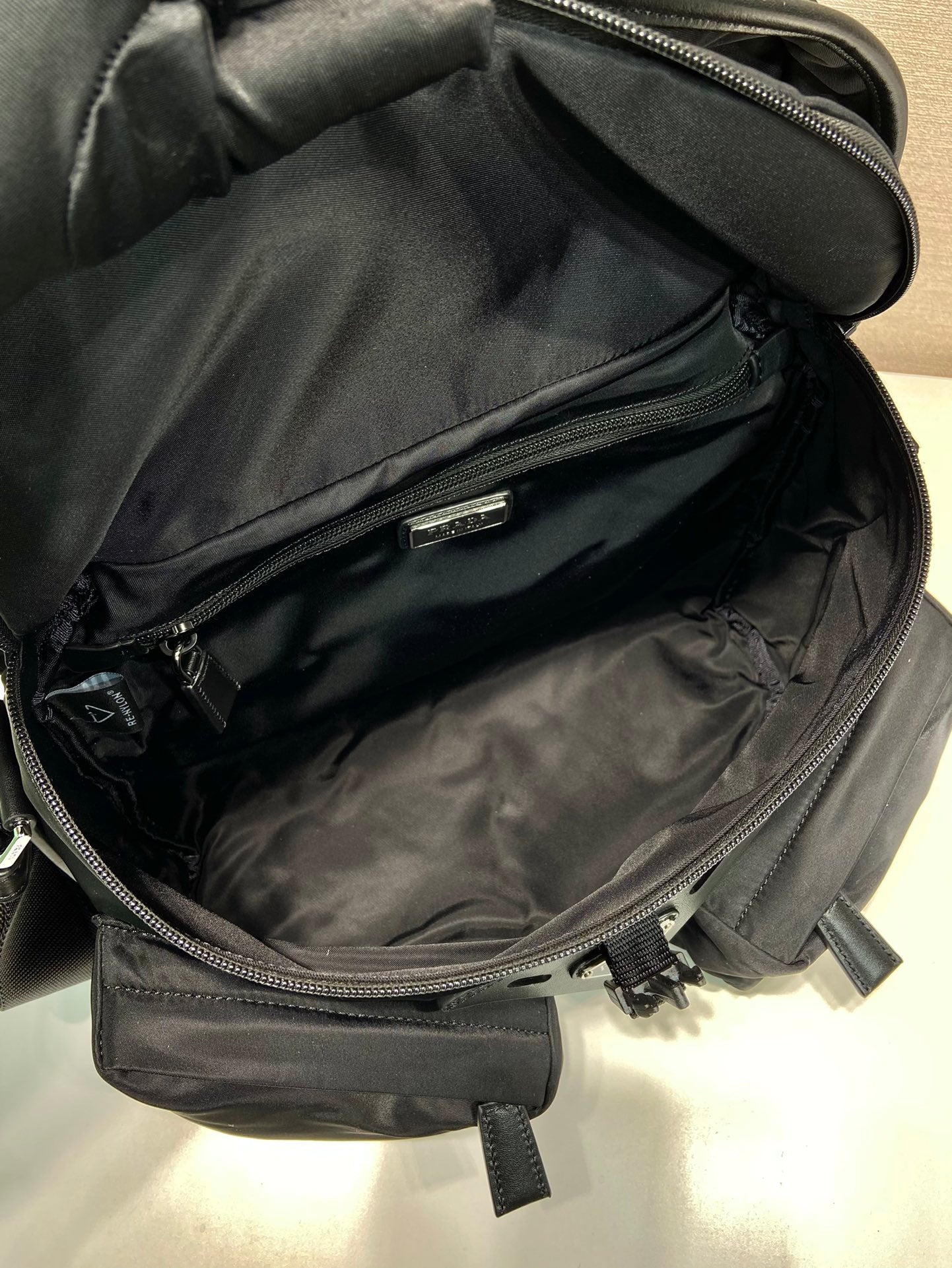 Luxury PradaCROSSBODY BAG 29 IN BLACK RE-NYLON AND CALFSKIN TRIM