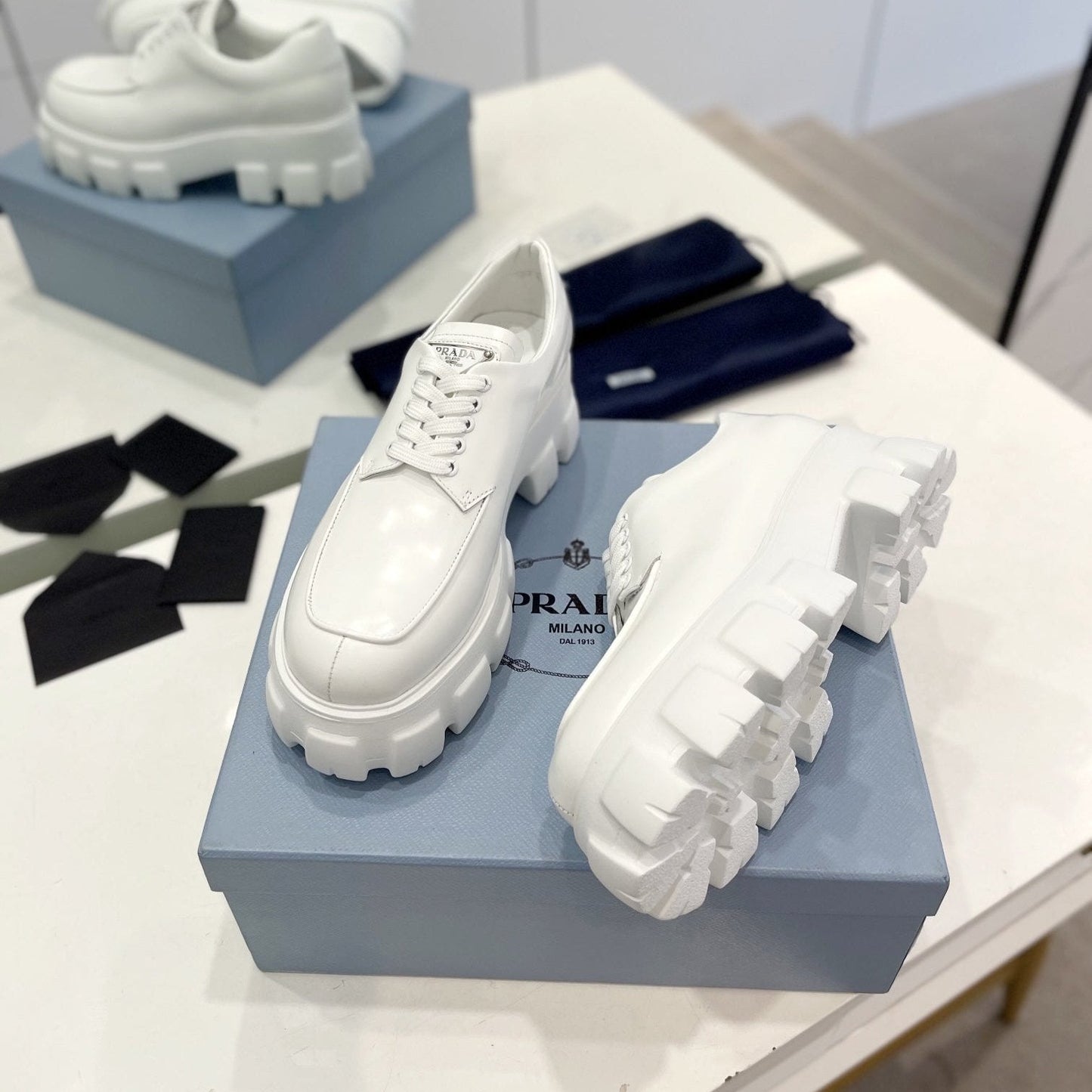 Luxury PradaMONOLITH LACE-UP LOAFER IN WHITE CALFSKIN ATTACHED TRIANGLE LOGO