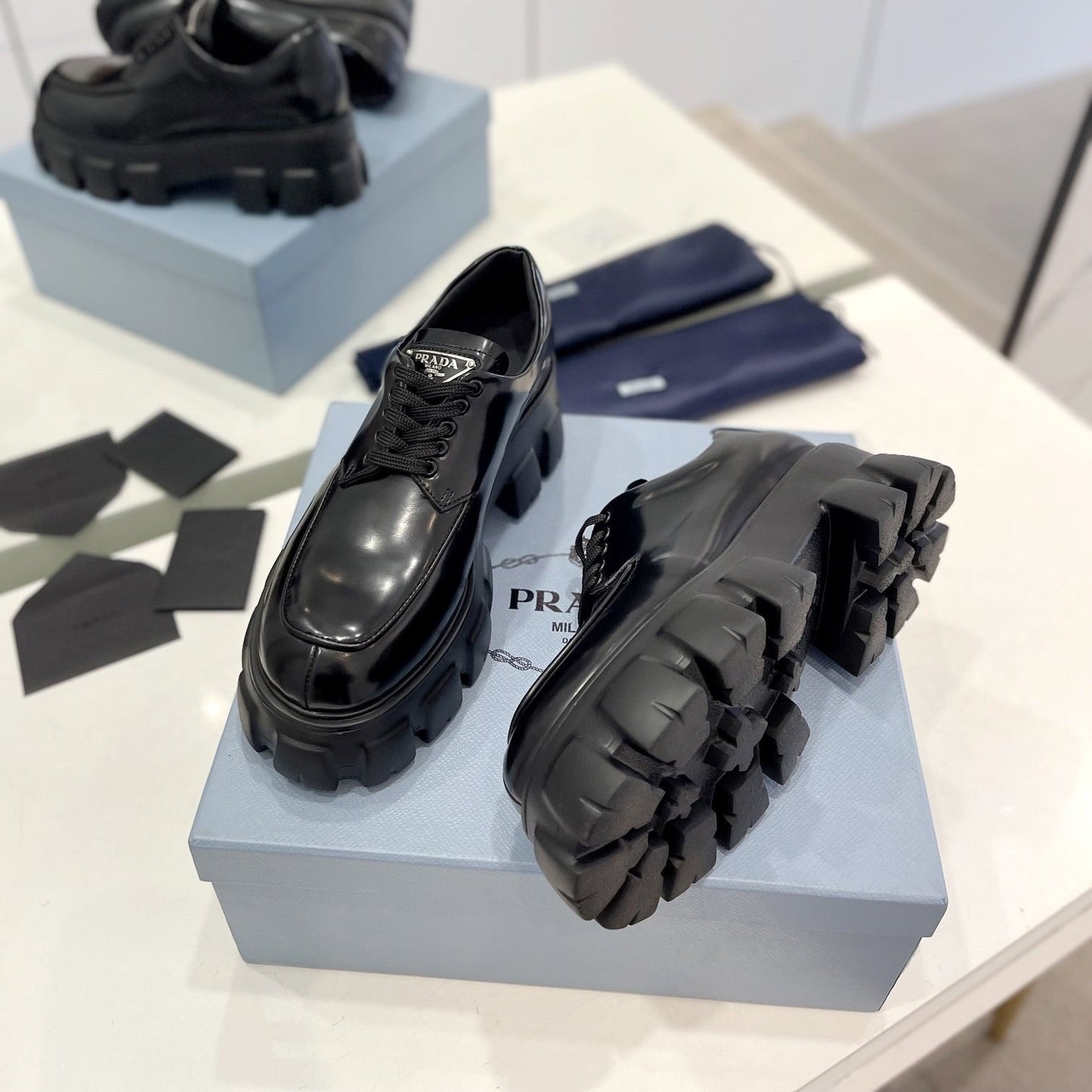 Luxury PradaMONOLITH LACE-UP LOAFER IN BLACK CALFSKIN ATTACHED TRIANGLE LOGO