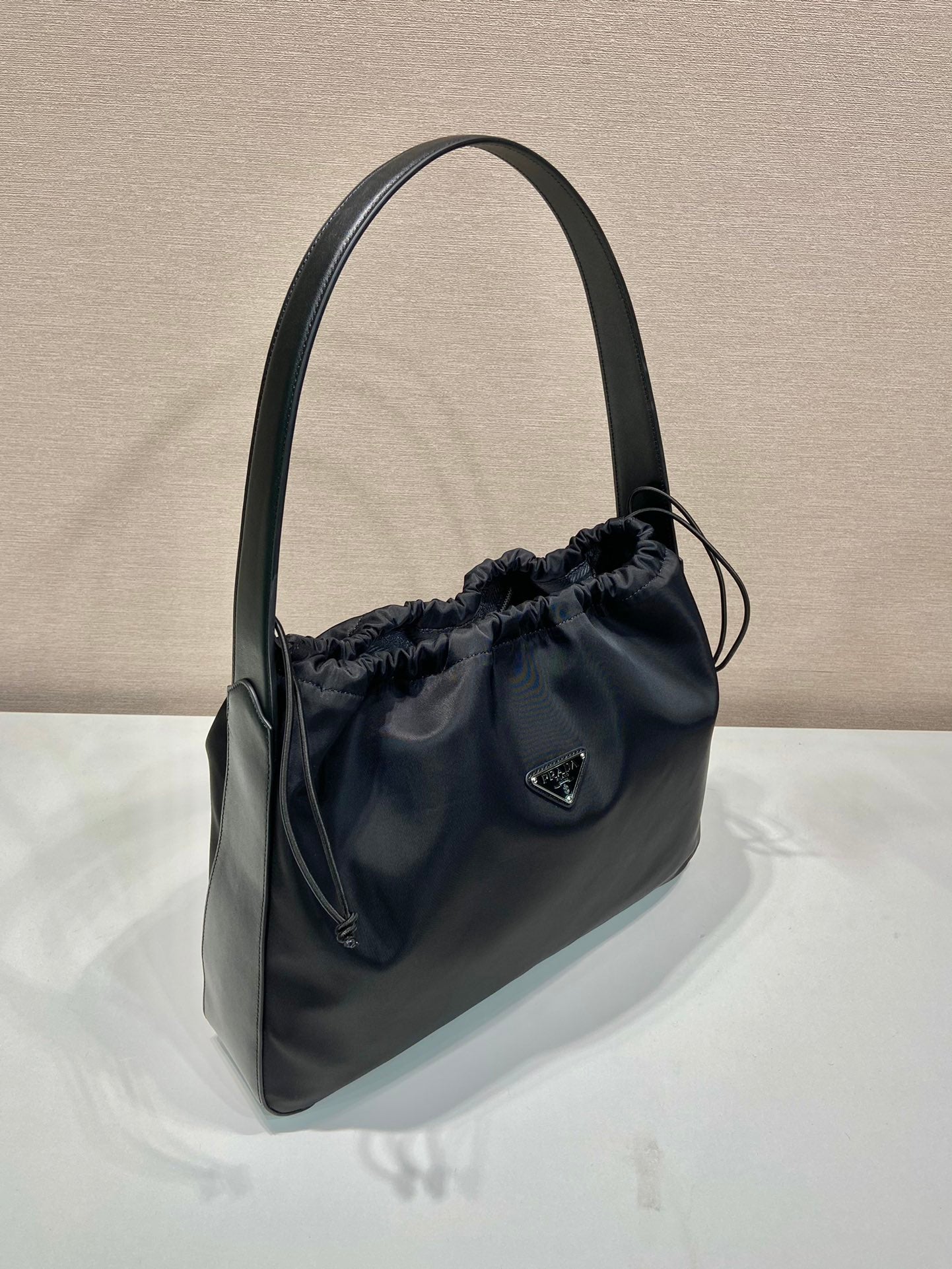 Luxury PradaLARGE DRAWSTRING BAG 37 IN BLACK RE-NYLON