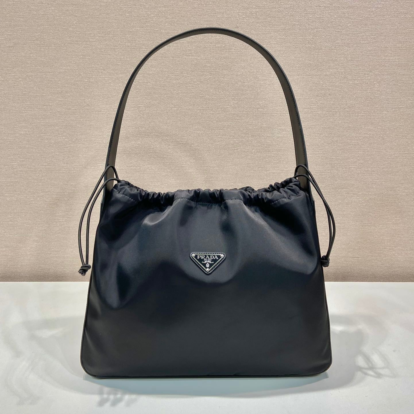 Luxury PradaLARGE DRAWSTRING BAG 37 IN BLACK RE-NYLON