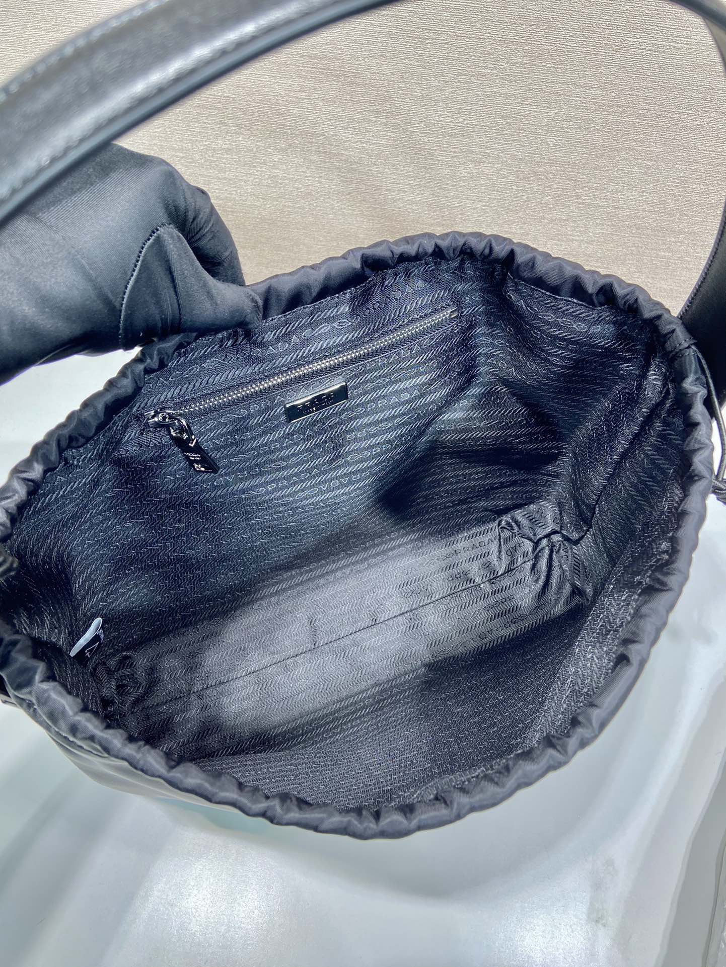 Luxury PradaLARGE DRAWSTRING BAG 37 IN BLACK RE-NYLON