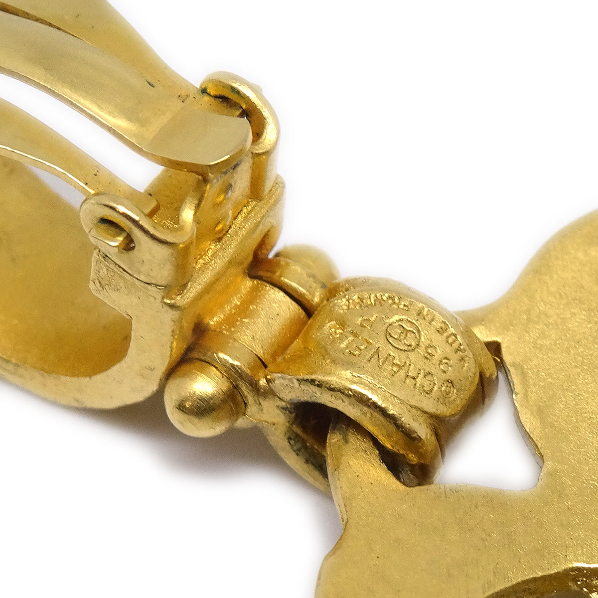 Luxury Chanel Dangle Heart Earrings Gold Clip-On 95P