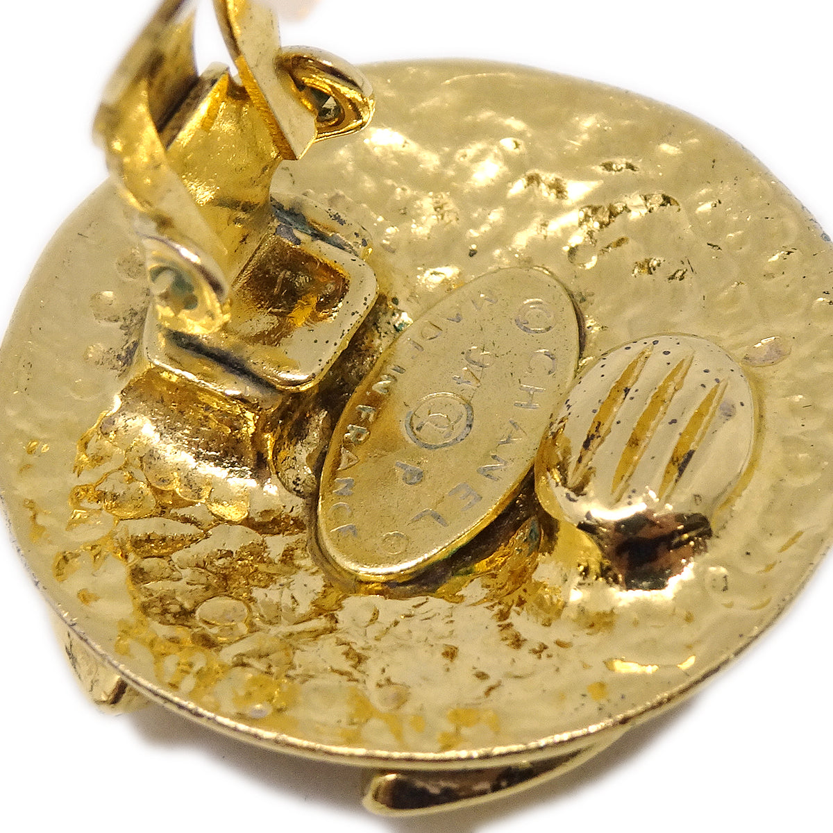 Luxury Chanel 1994 Gold Quilted 'CC' Round Earrings Large