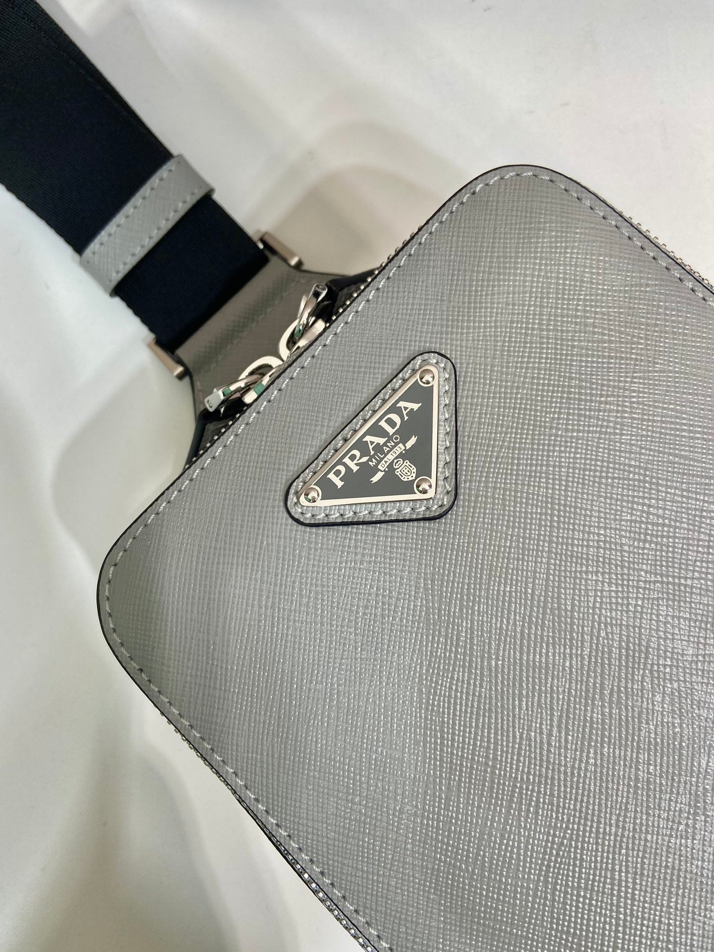 Luxury PradaCHEST BAG 20 IN ECHO GRAY SAFFIANO LEATHER